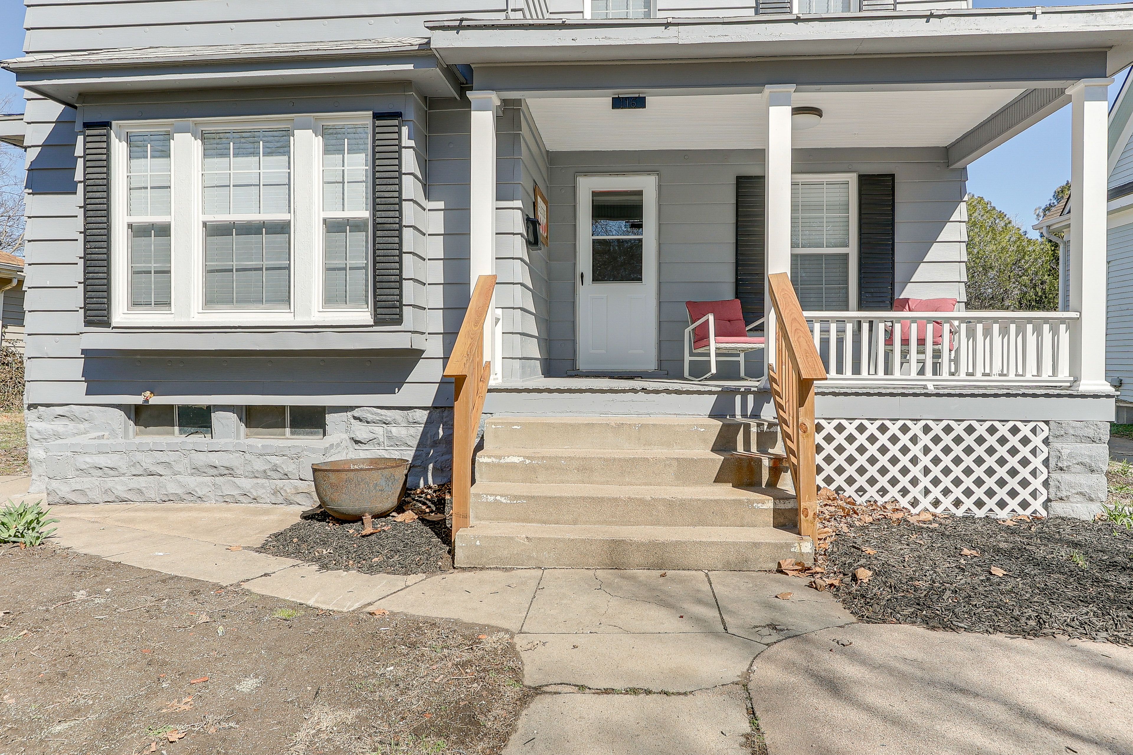 Parking | Driveway (5 Vehicles) | Free Street Parking | RVs/Trailers Allowed