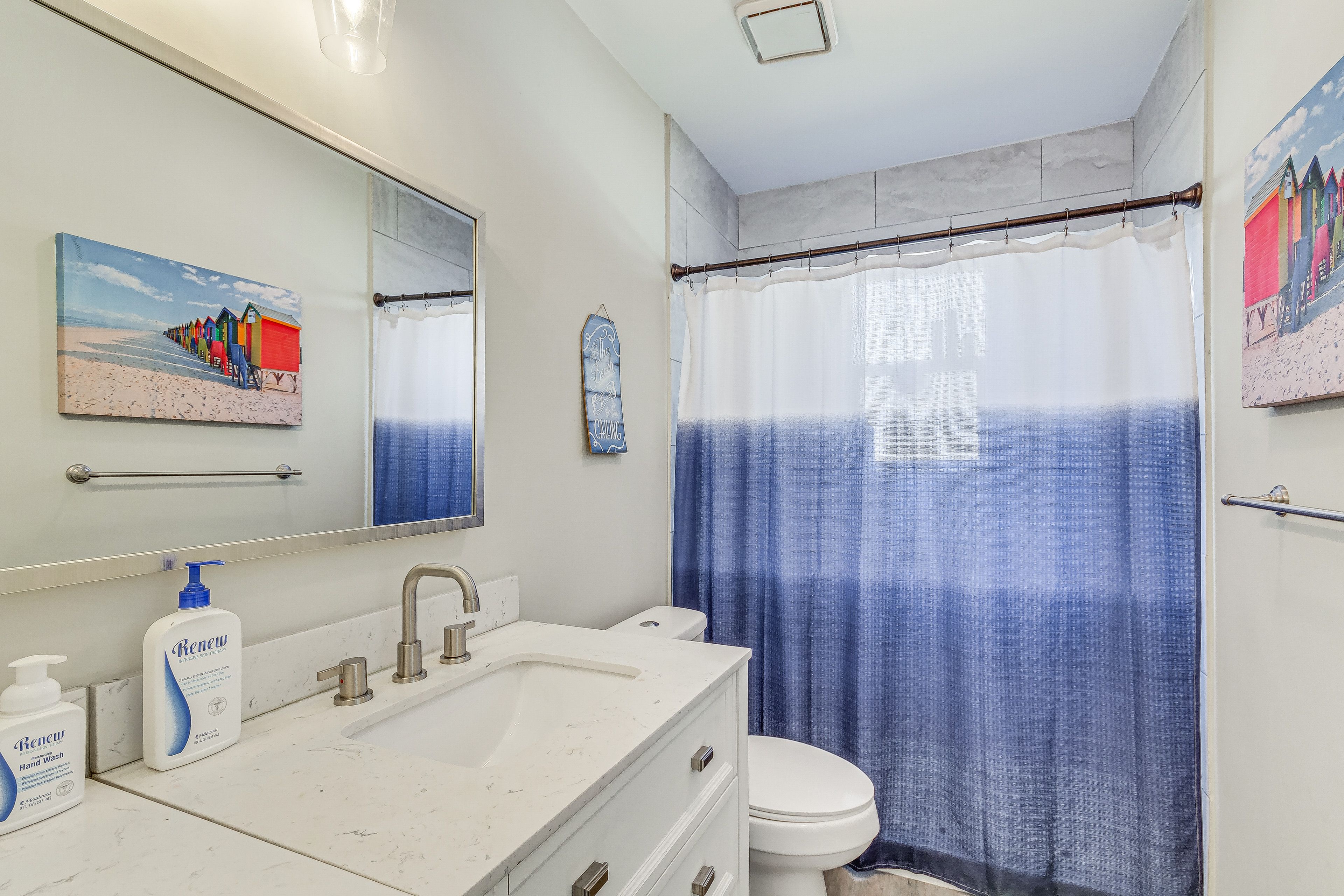 Full Bathroom | Towels Provided | Complimentary Toiletries