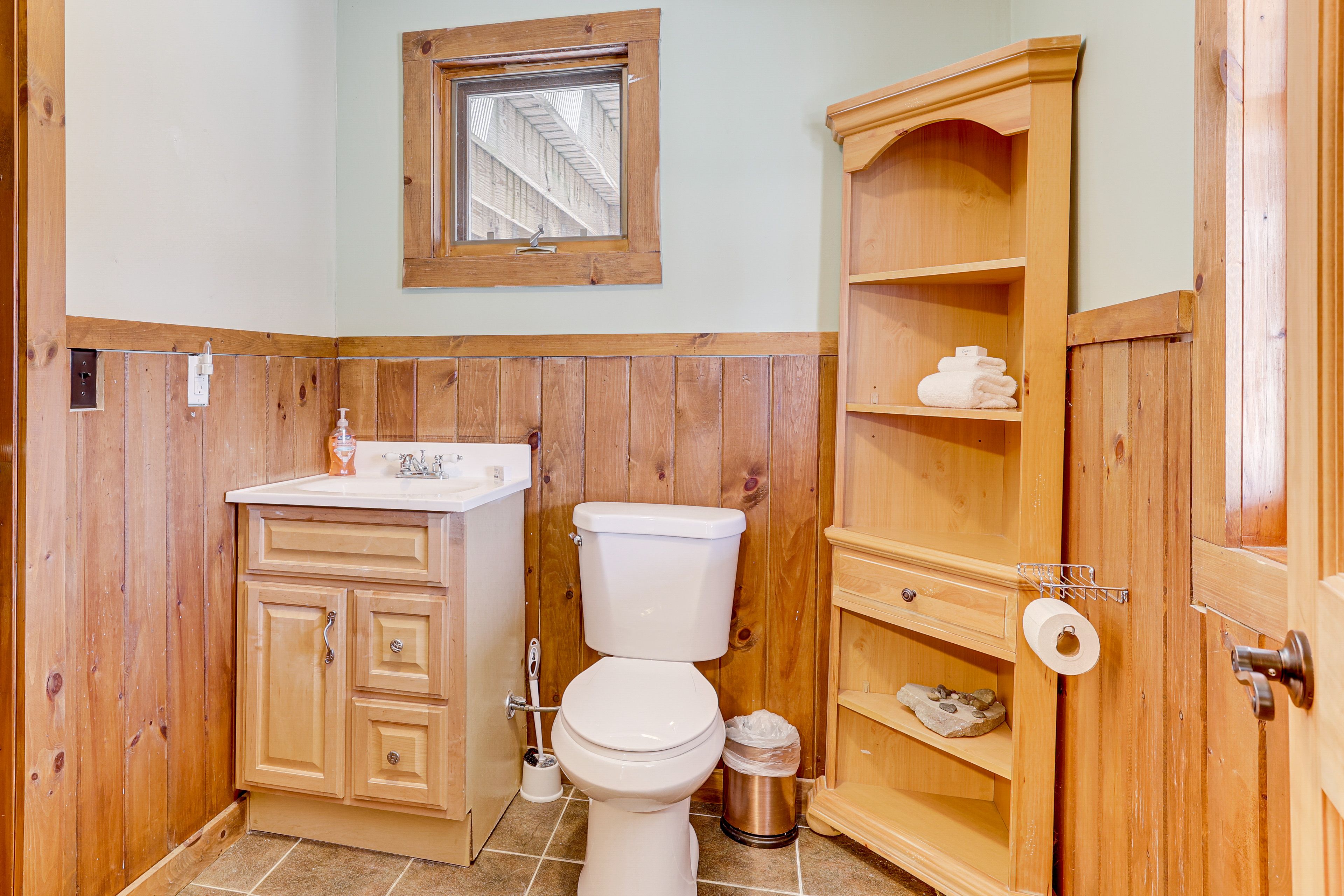 Half Bathroom | Towels Provided | 1st Floor
