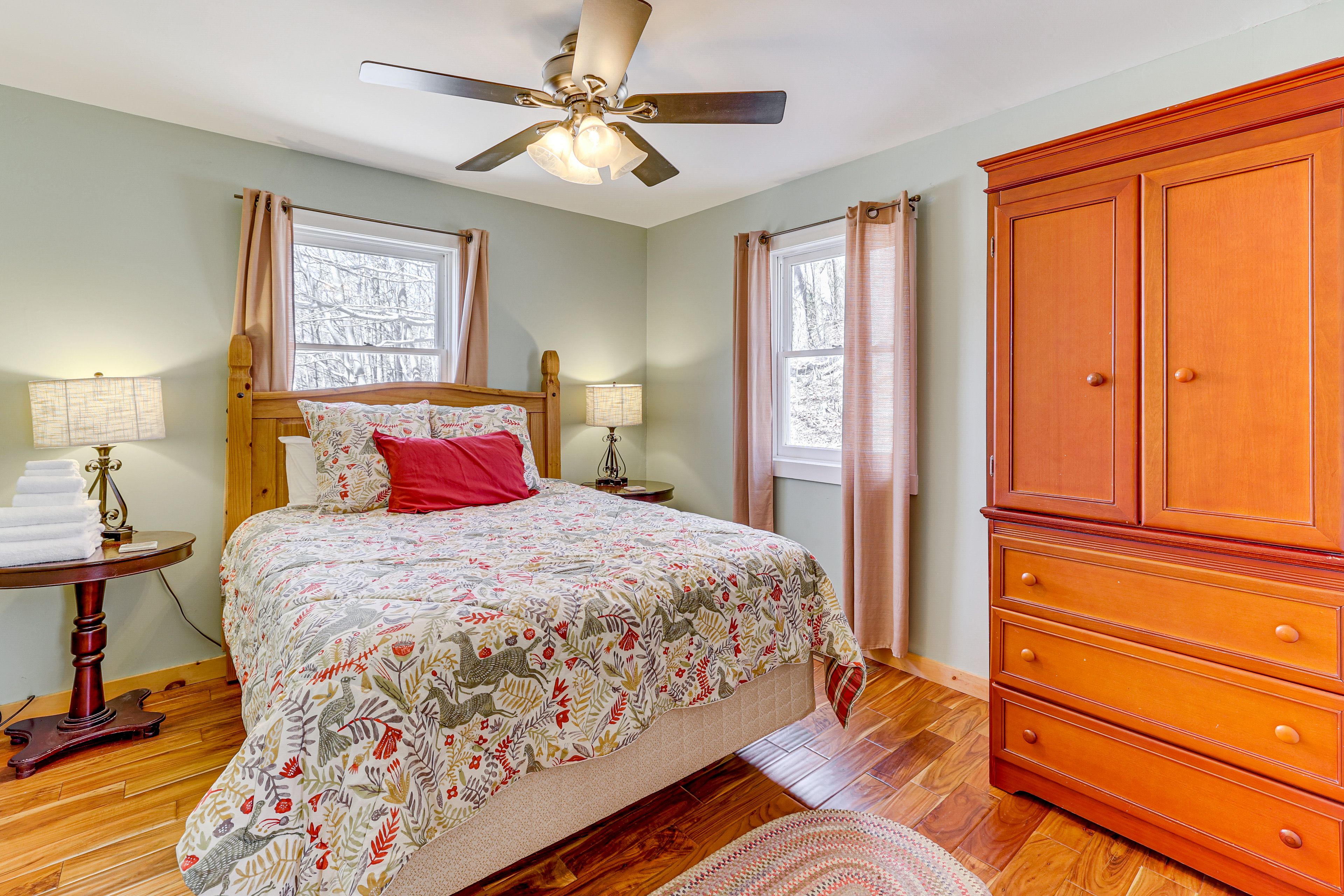 Bedroom 2 | Queen Bed | 1st Floor