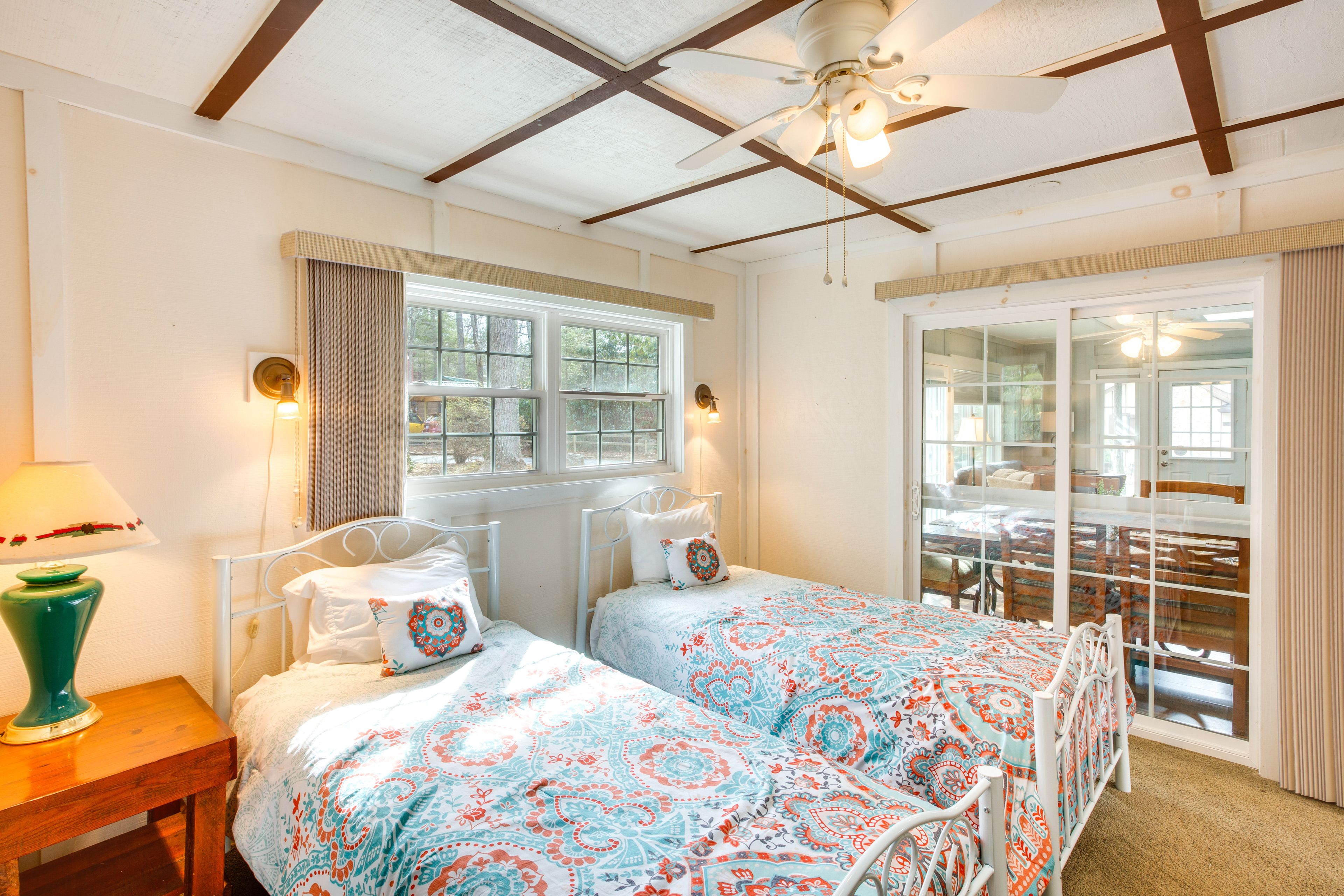 Bedroom 2 | 2 Twin XL Beds