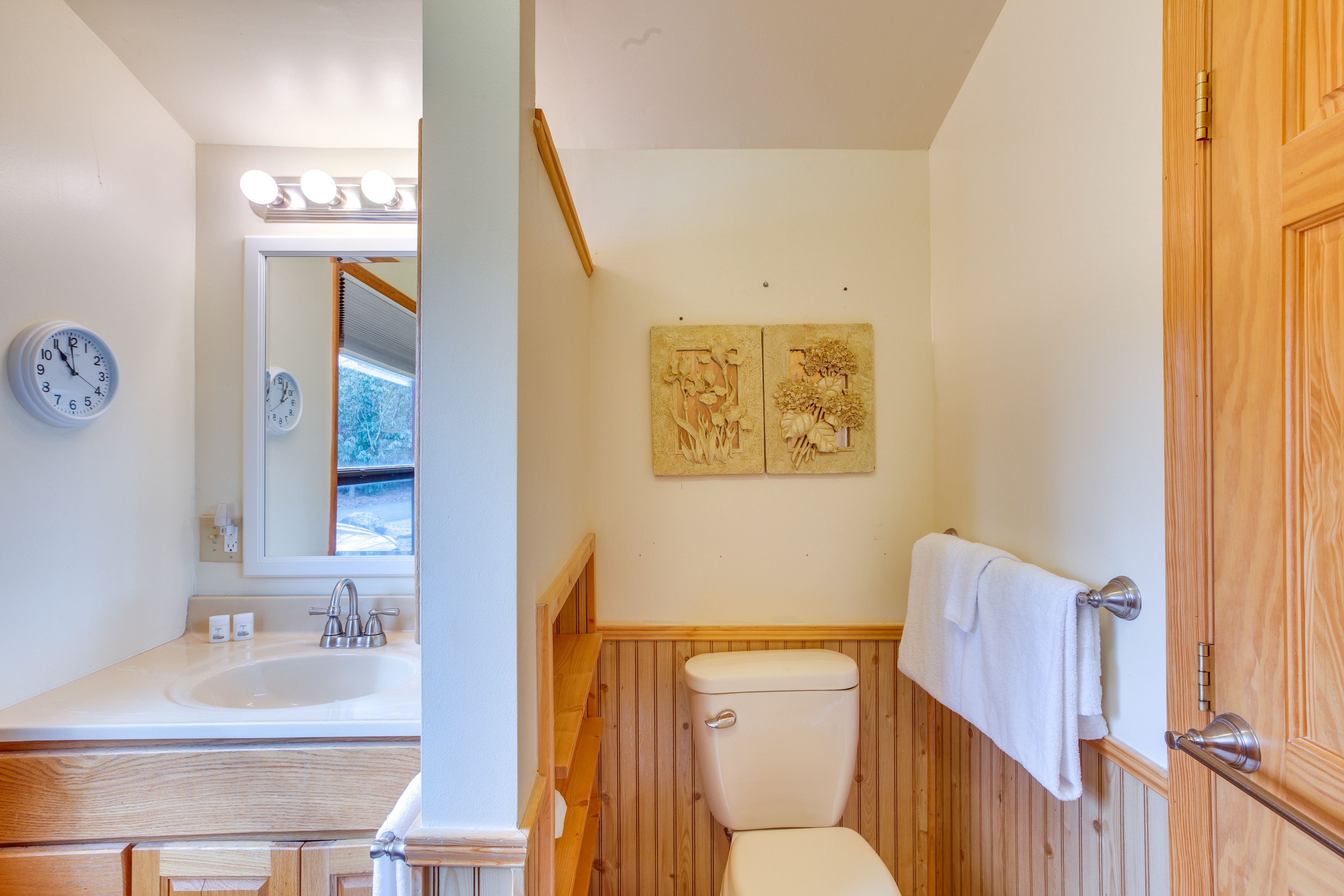 Full Bathroom | Towels Provided | Shower