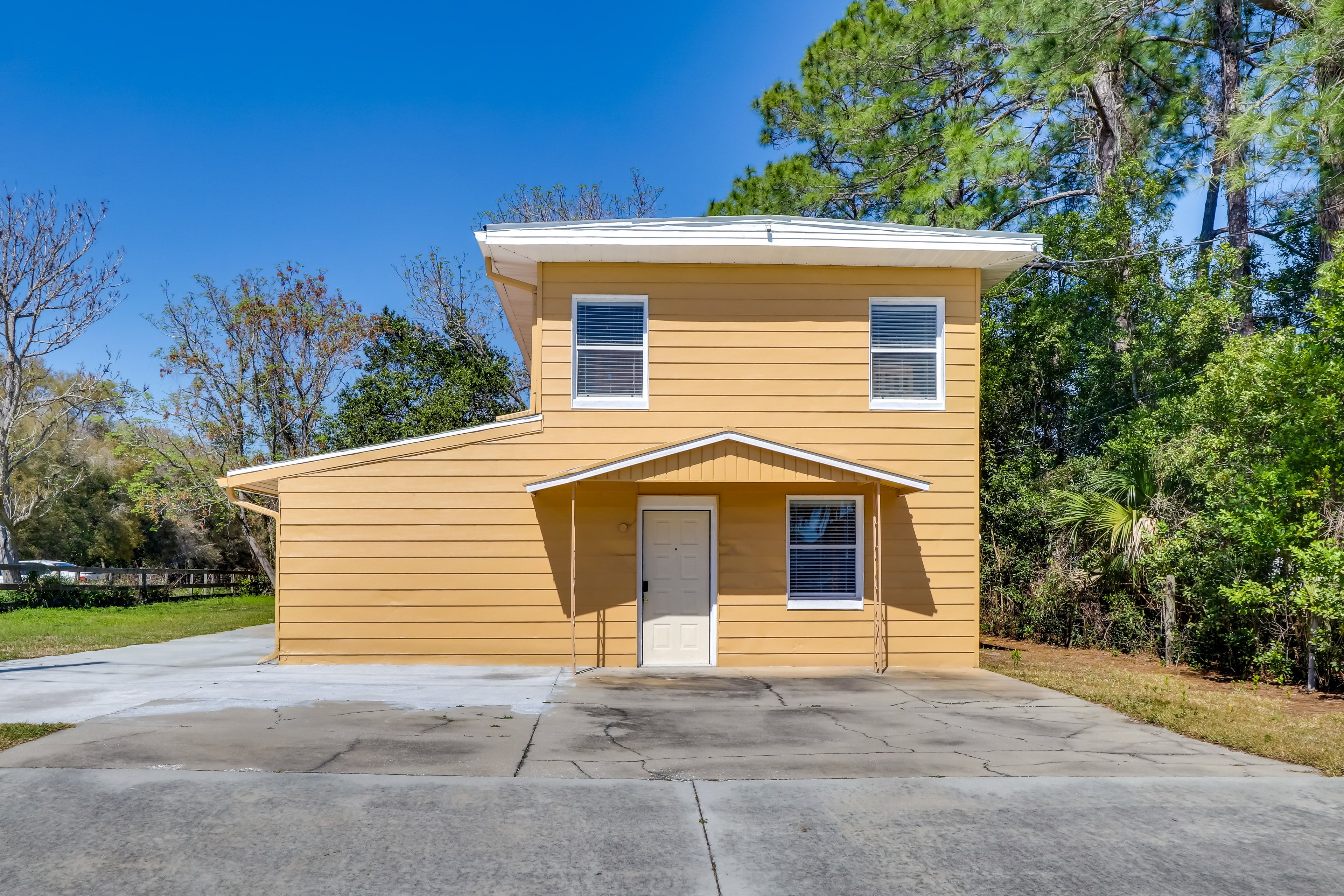 Fruitland Park Vacation Rental | 2BR | 1.5BA | 1,400 Sq Ft | Step-Free Entry