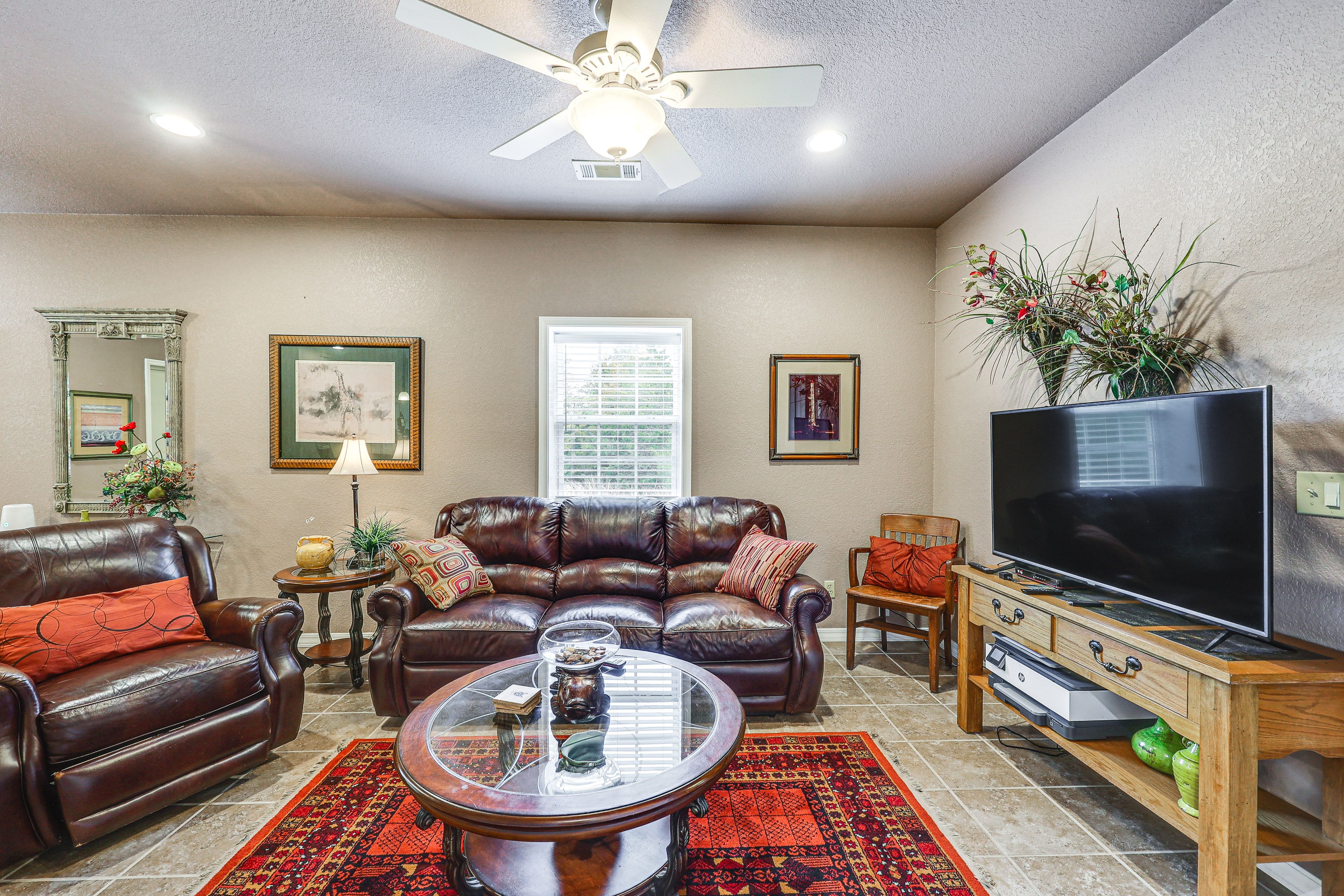 Living Room | Smart TV | Free WiFi