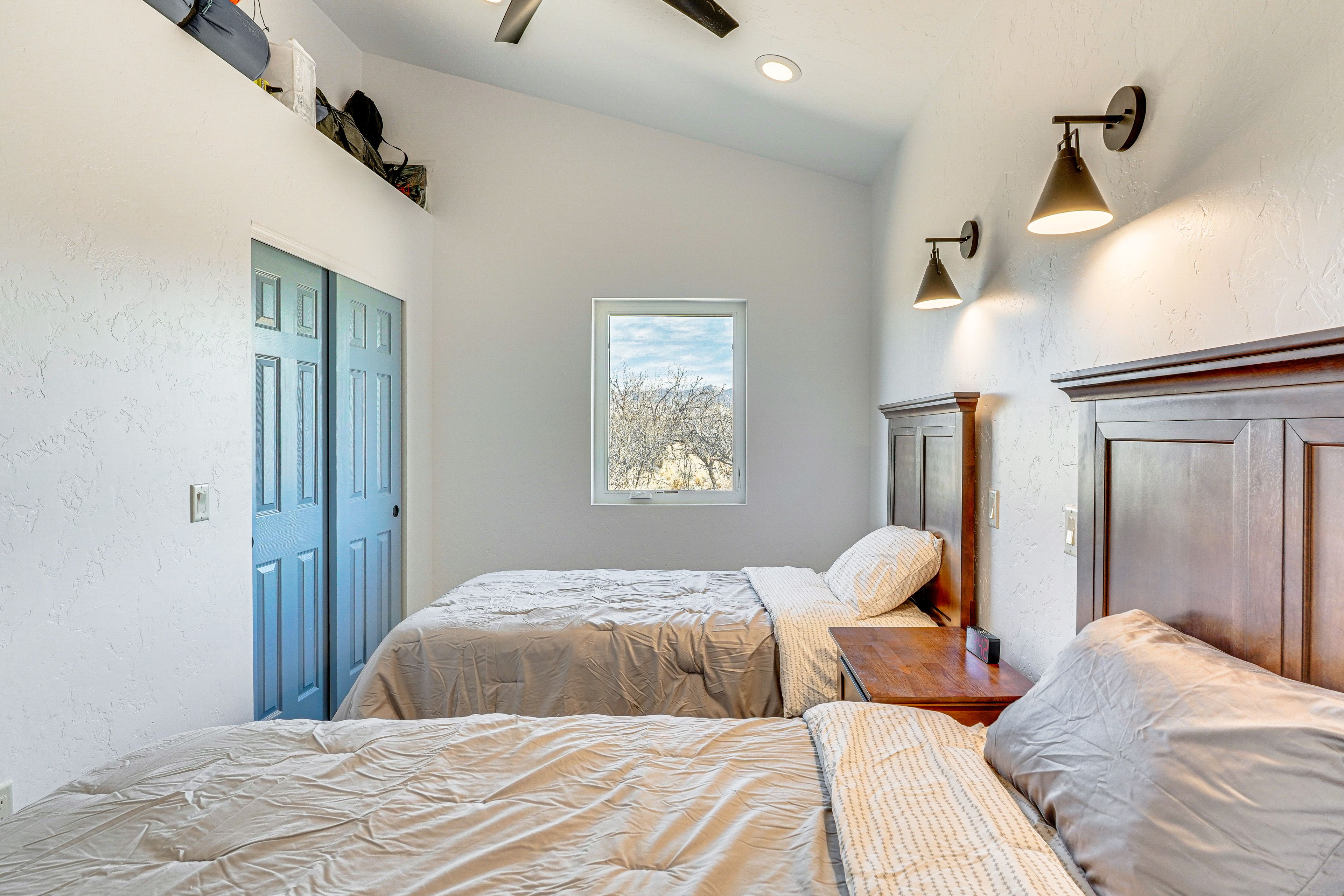 Bedroom | Full Bed | Twin Bed | Linens Provided