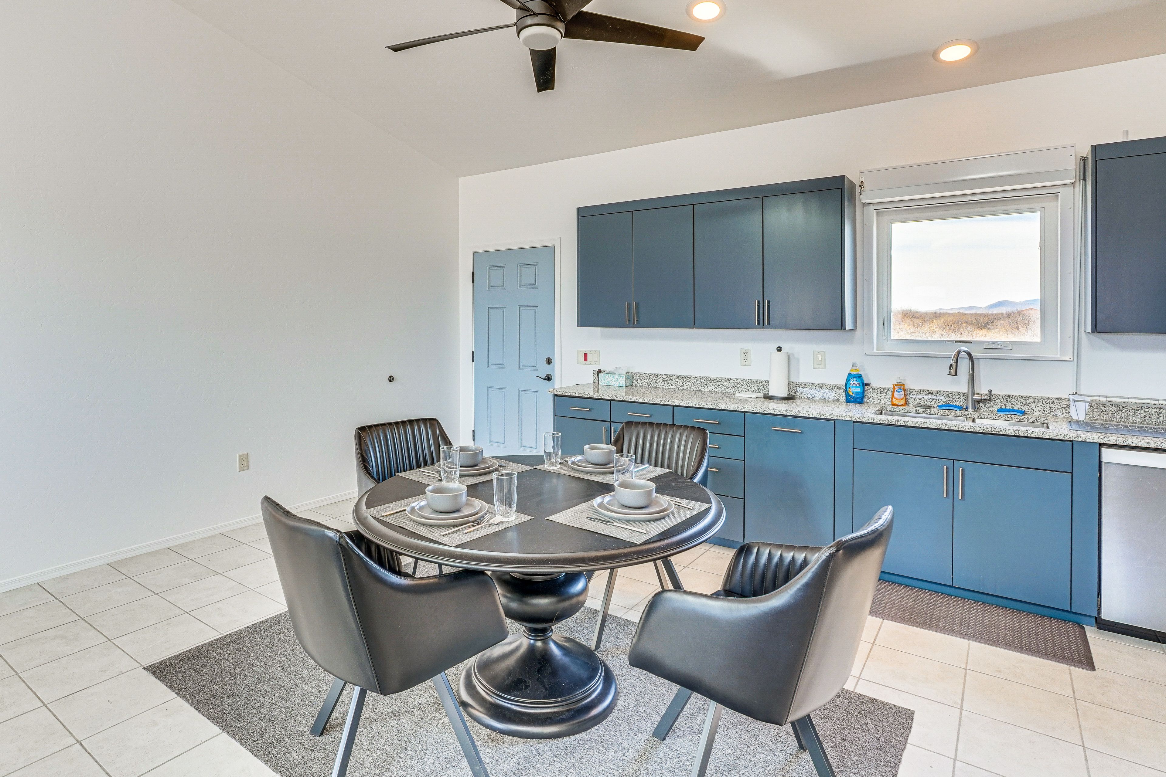 Dining Area | Dining Table