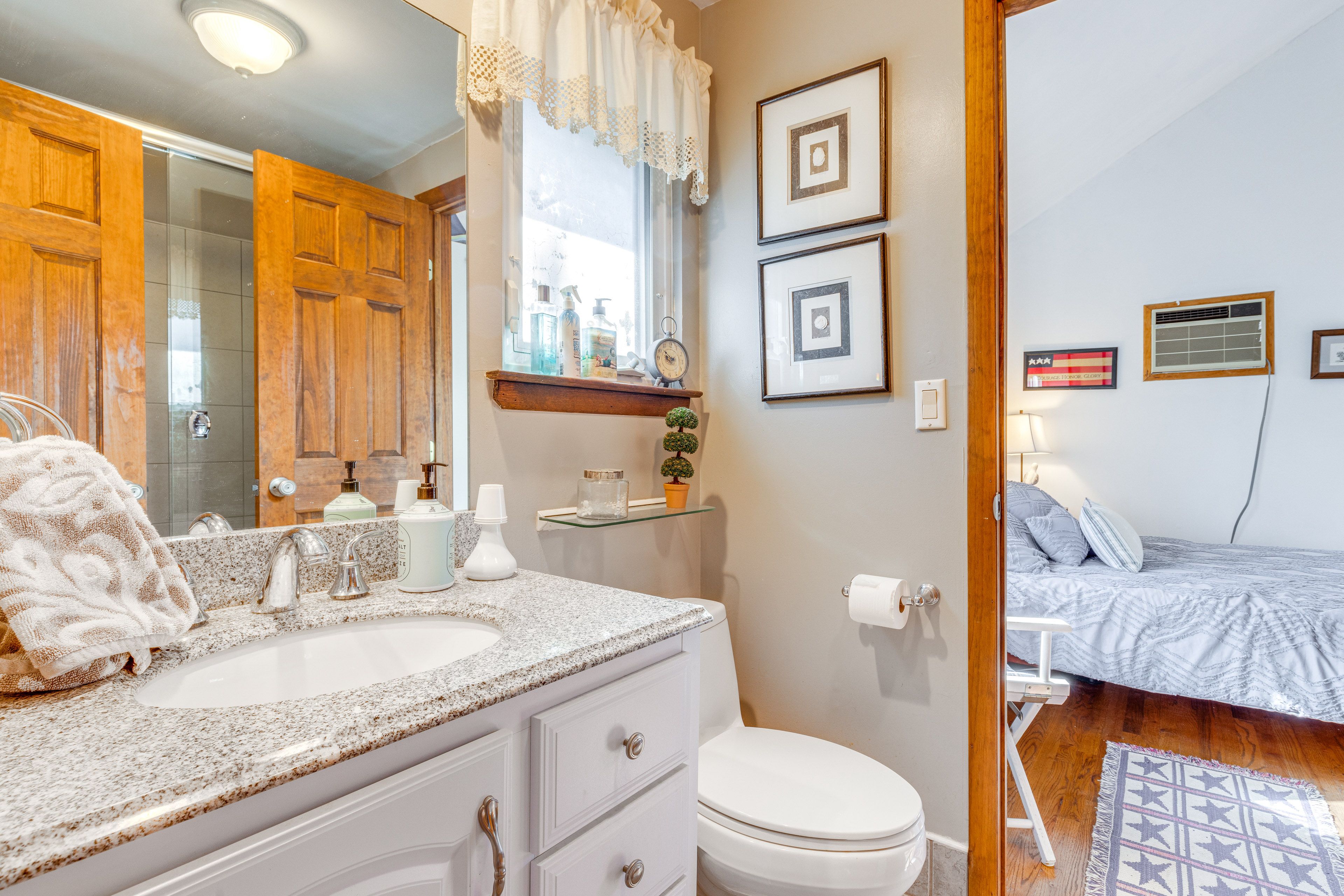Full Bathroom | 2nd Floor