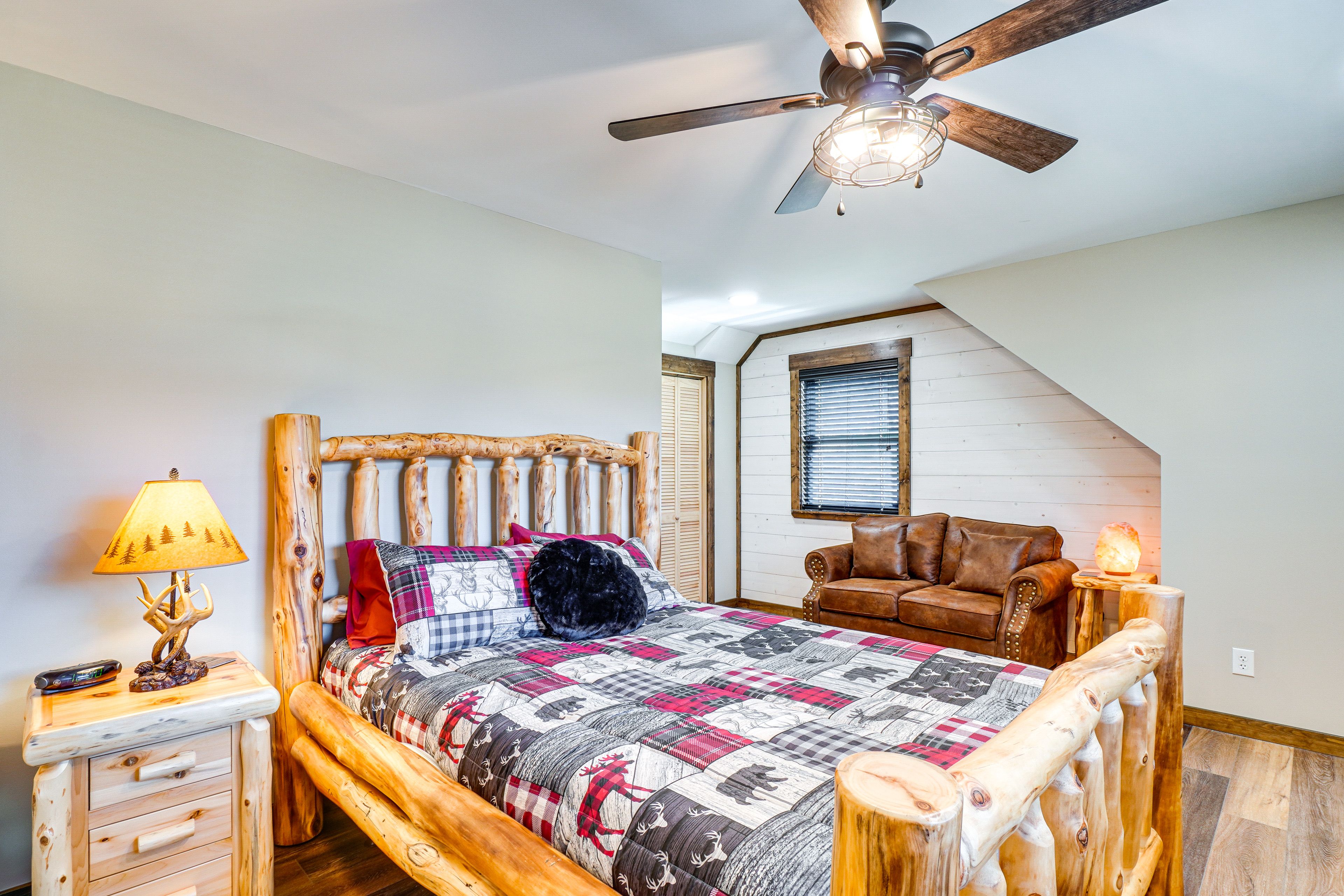 Bedroom 1 | 2nd Floor | Queen Bed | Linens Provided | Smart TV w/ Cable