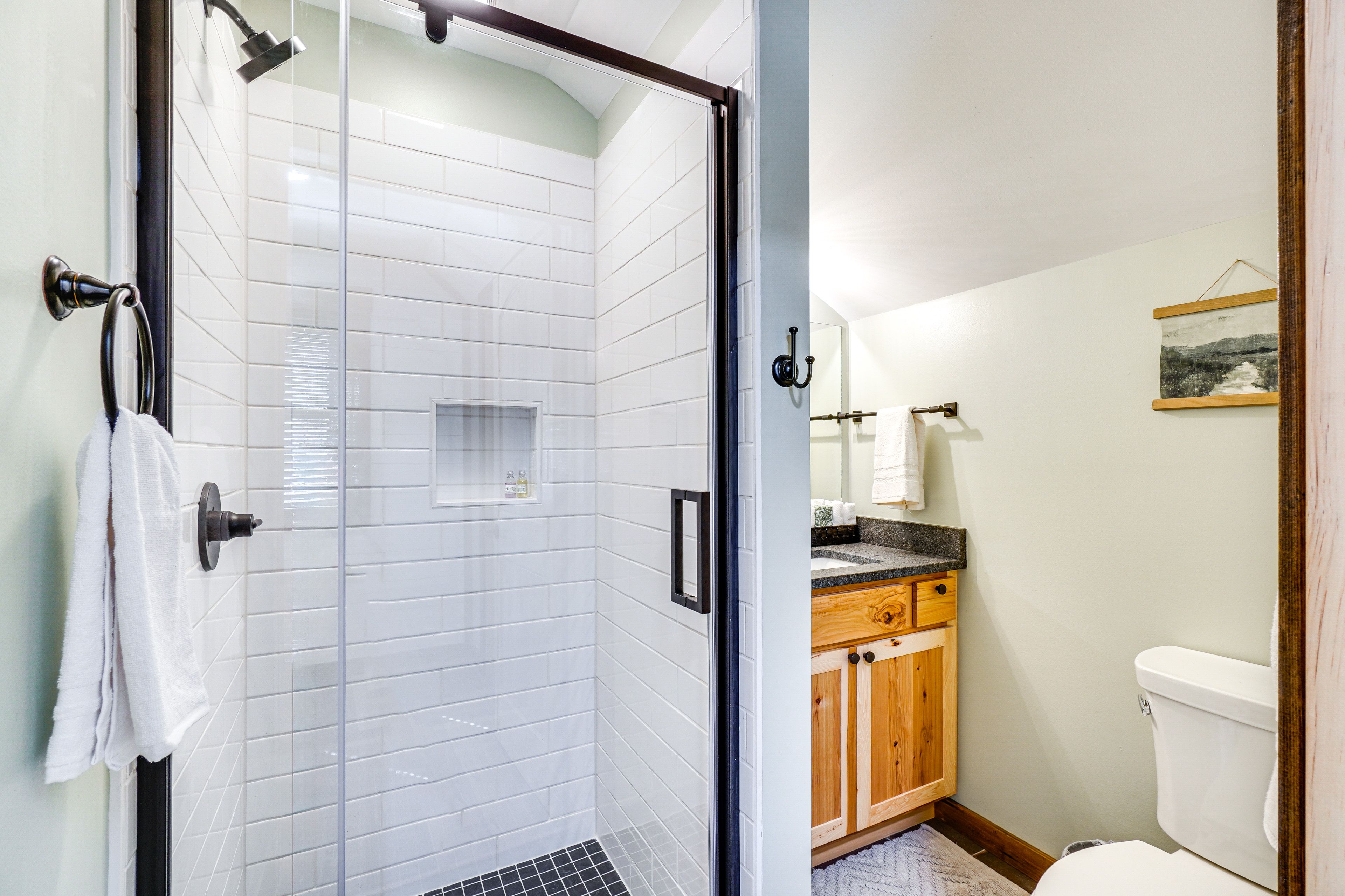 En-Suite Bathroom | 2nd Floor | Towels Provided