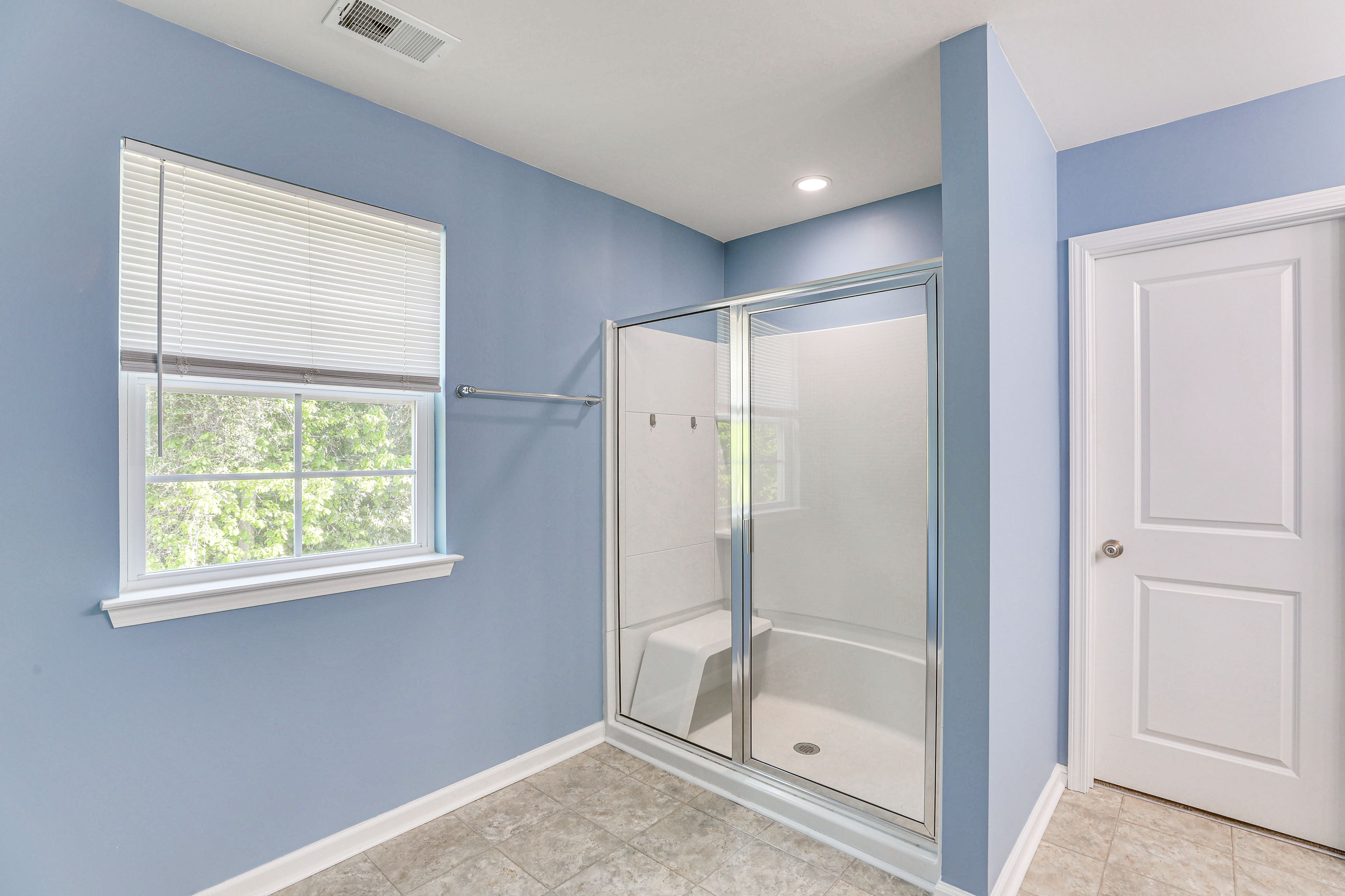 En-Suite Bathroom | 2nd Floor | Towels Provided | Complimentary Toiletries