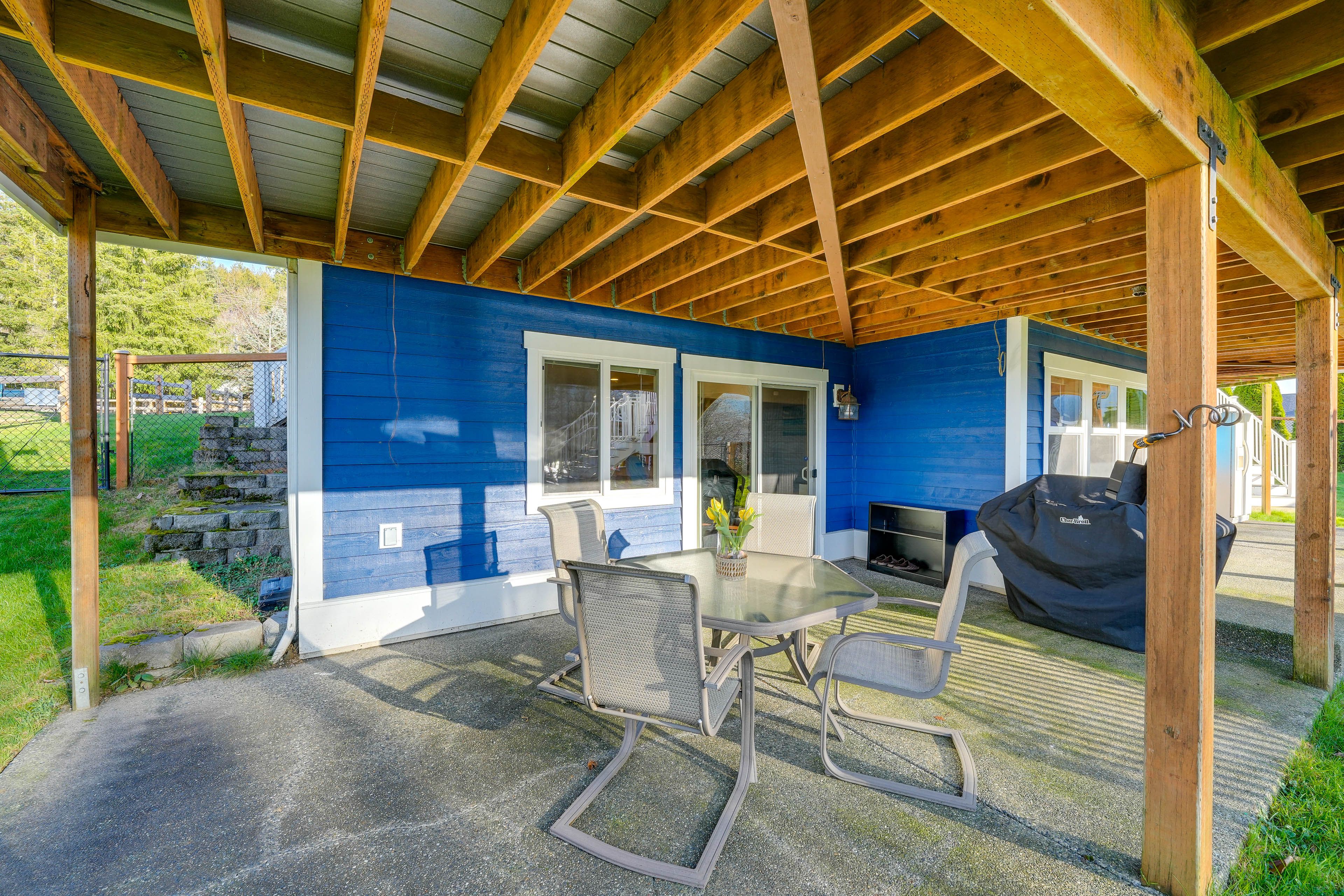 Covered Patio | Gas Grill | Outdoor Dining