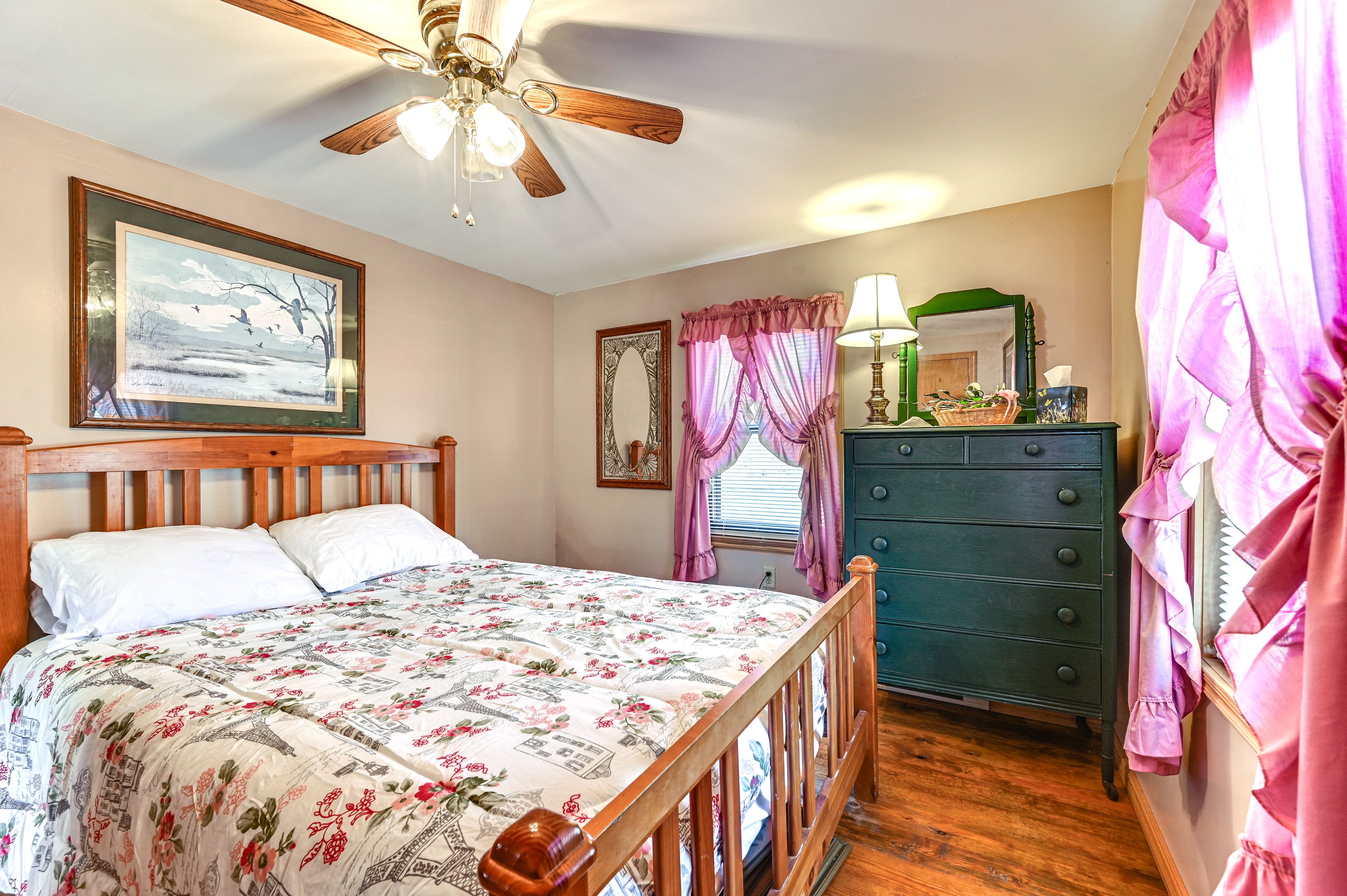 Bedroom 1 | Queen Bed | 1st Floor