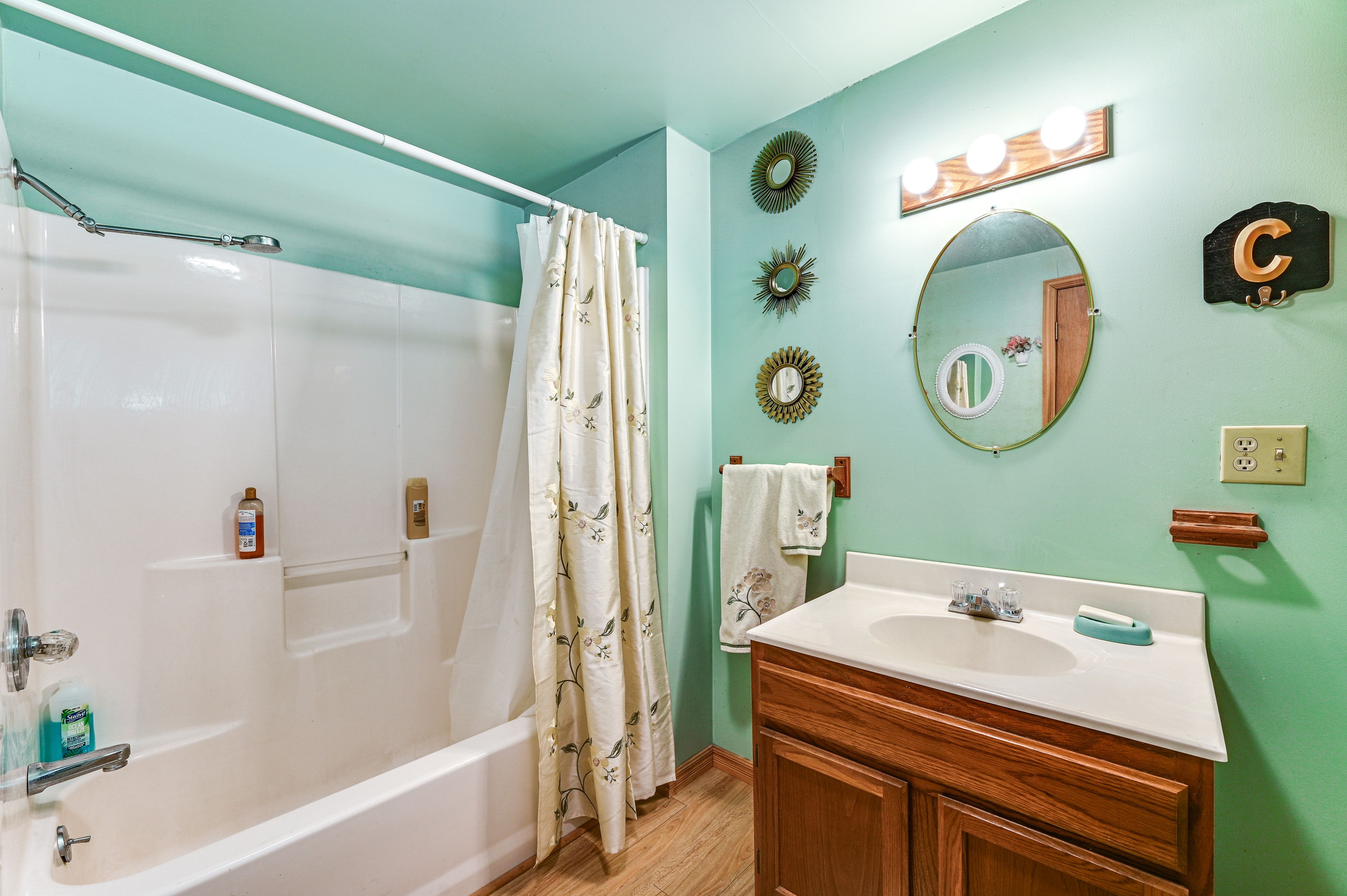 Full Bathroom | 1st Floor