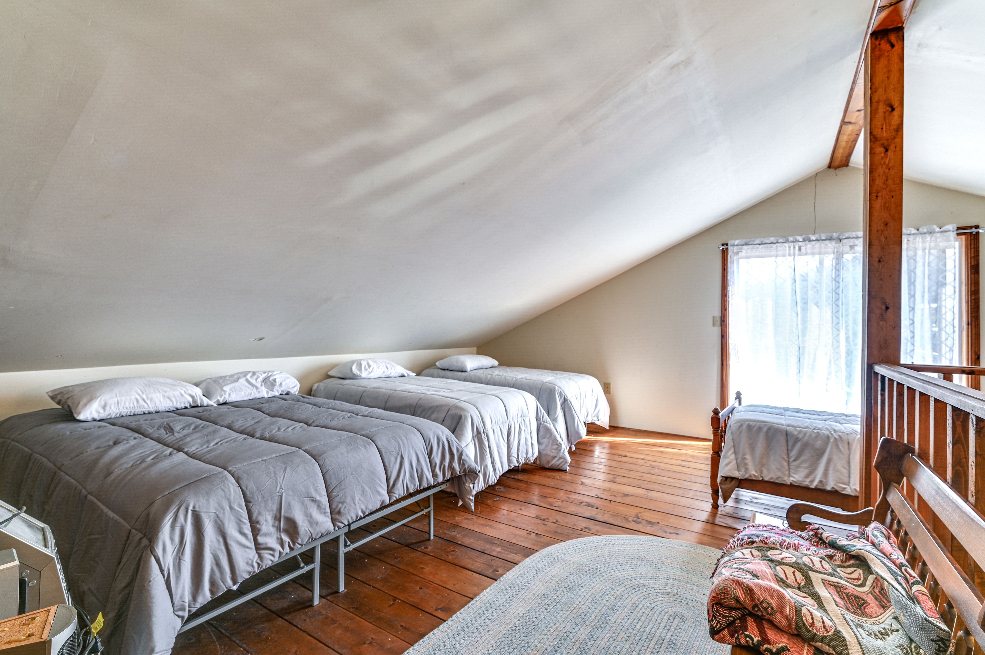 Loft | Queen Bed | 4 Twin Beds | 2nd Floor | Balcony Access