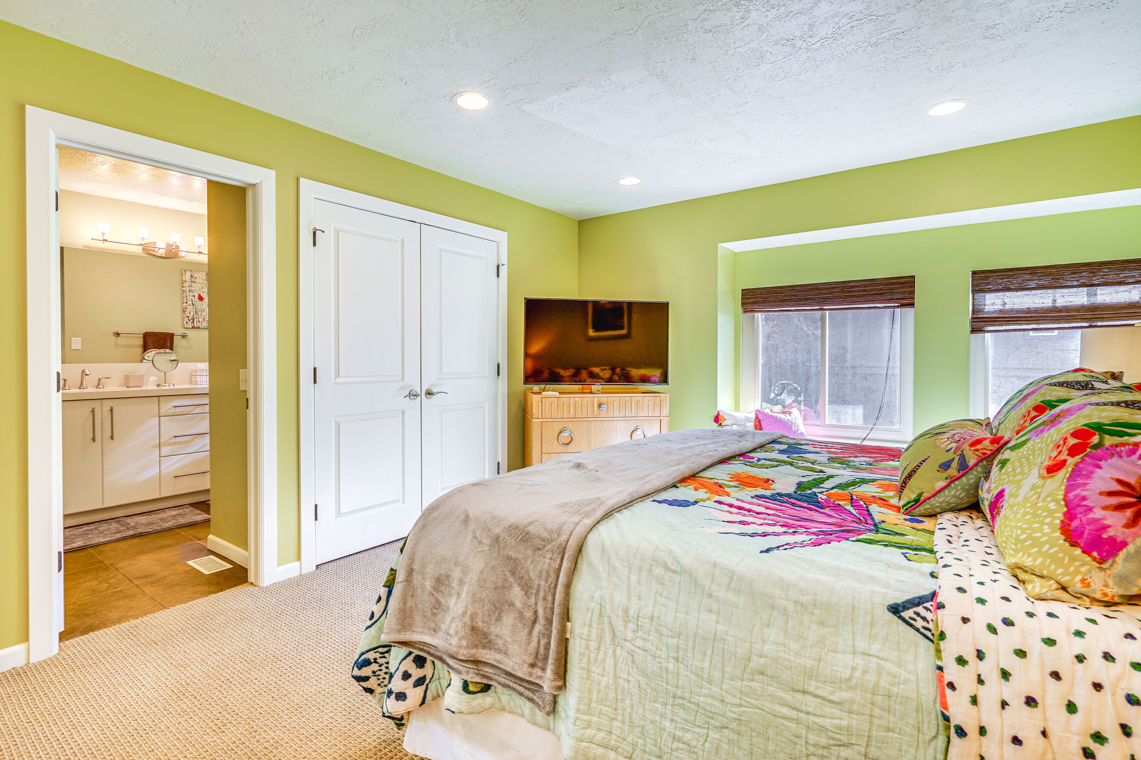 Bedroom 1 | Upper Level | King Bed | Linens Provided | Smart TV