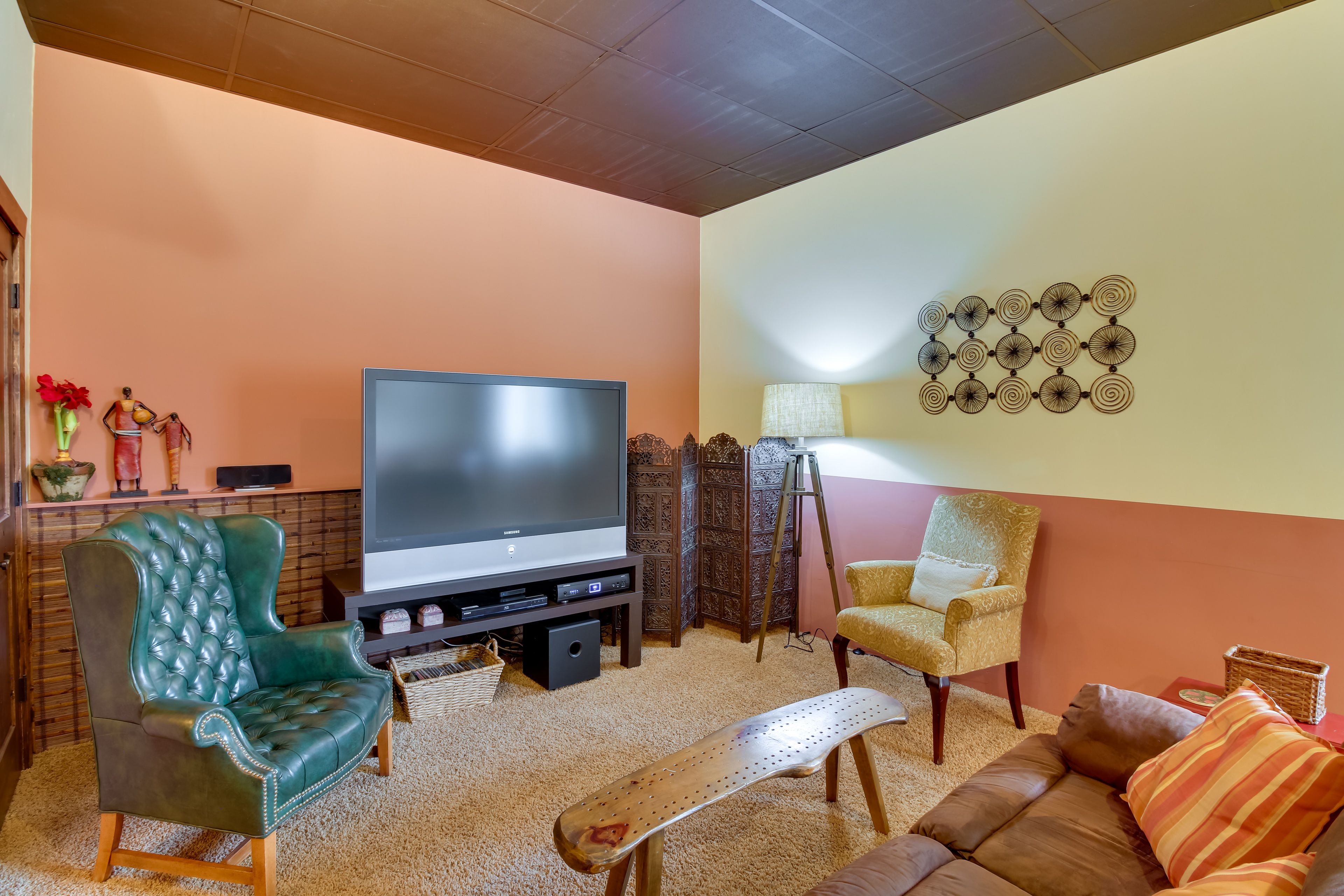 Living Area | Flat-Screen TV w/ Cable