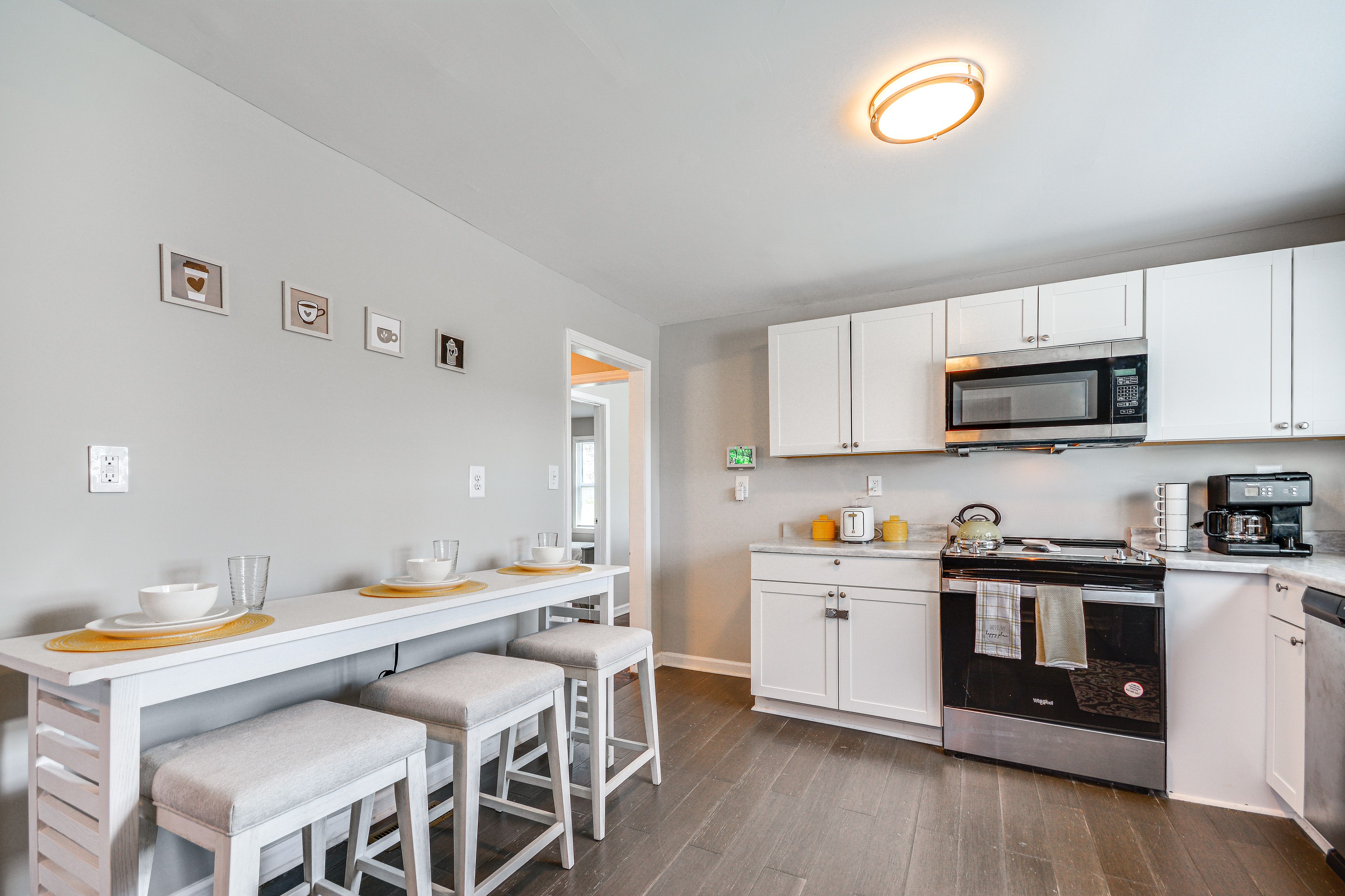 Jamestown Vacation Rental | 2BR | 2BA | 900 Sq Ft | 3 Steps to Enter