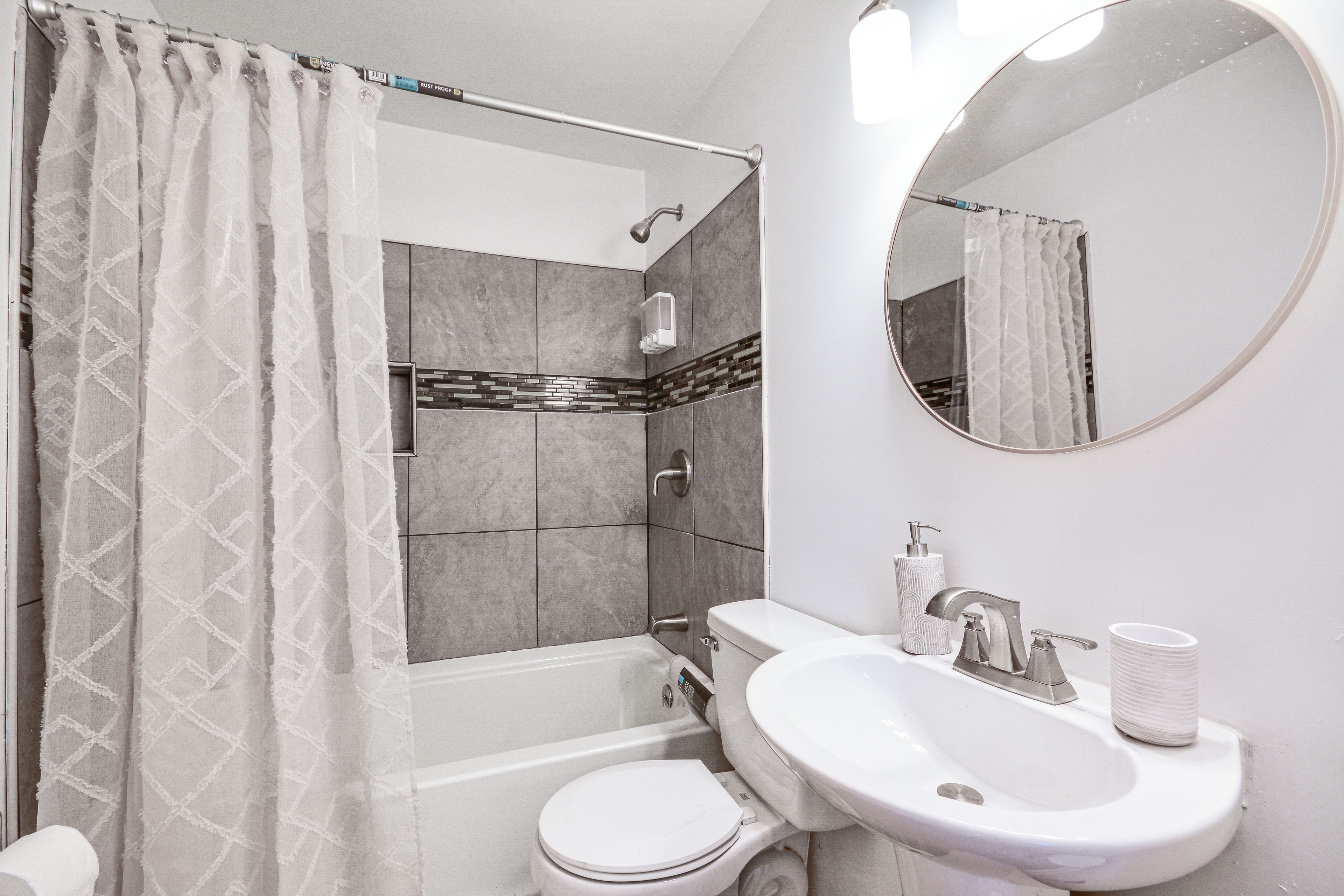 Bathroom | Complimentary Toiletries | Towels Provided