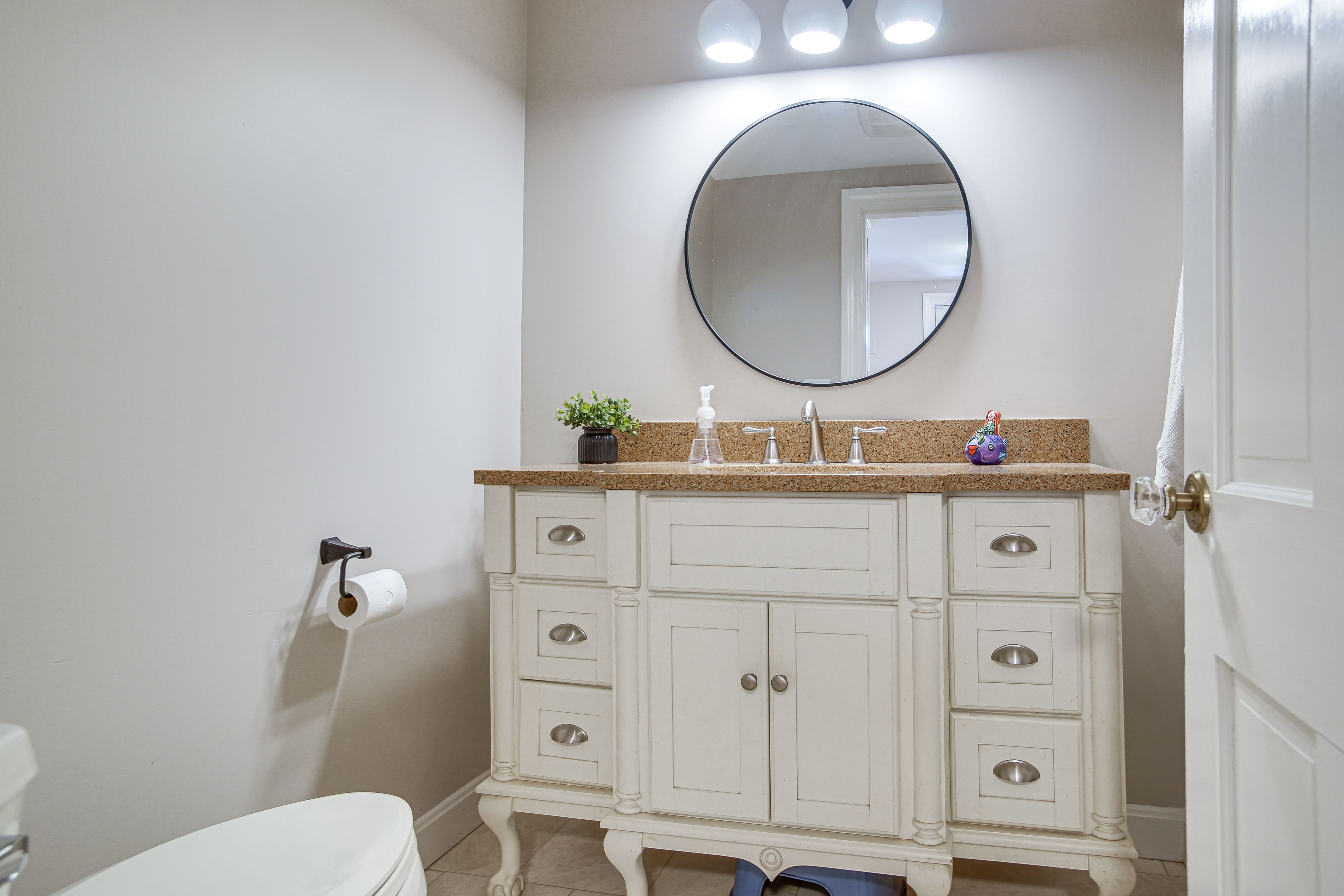 Half Bathroom | 1st Floor