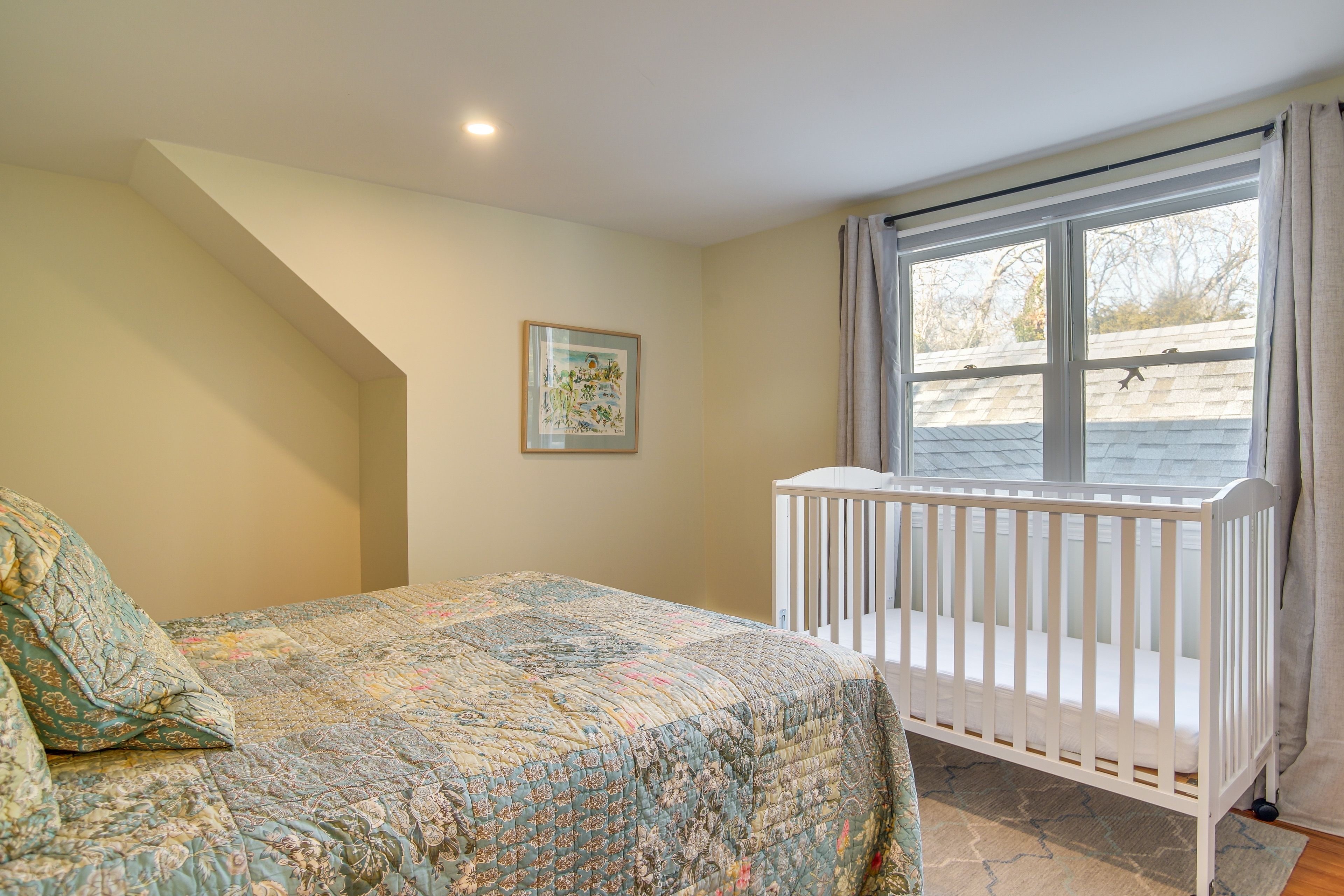 Bedroom 4 | Queen Bed | Crib | 2nd Floor