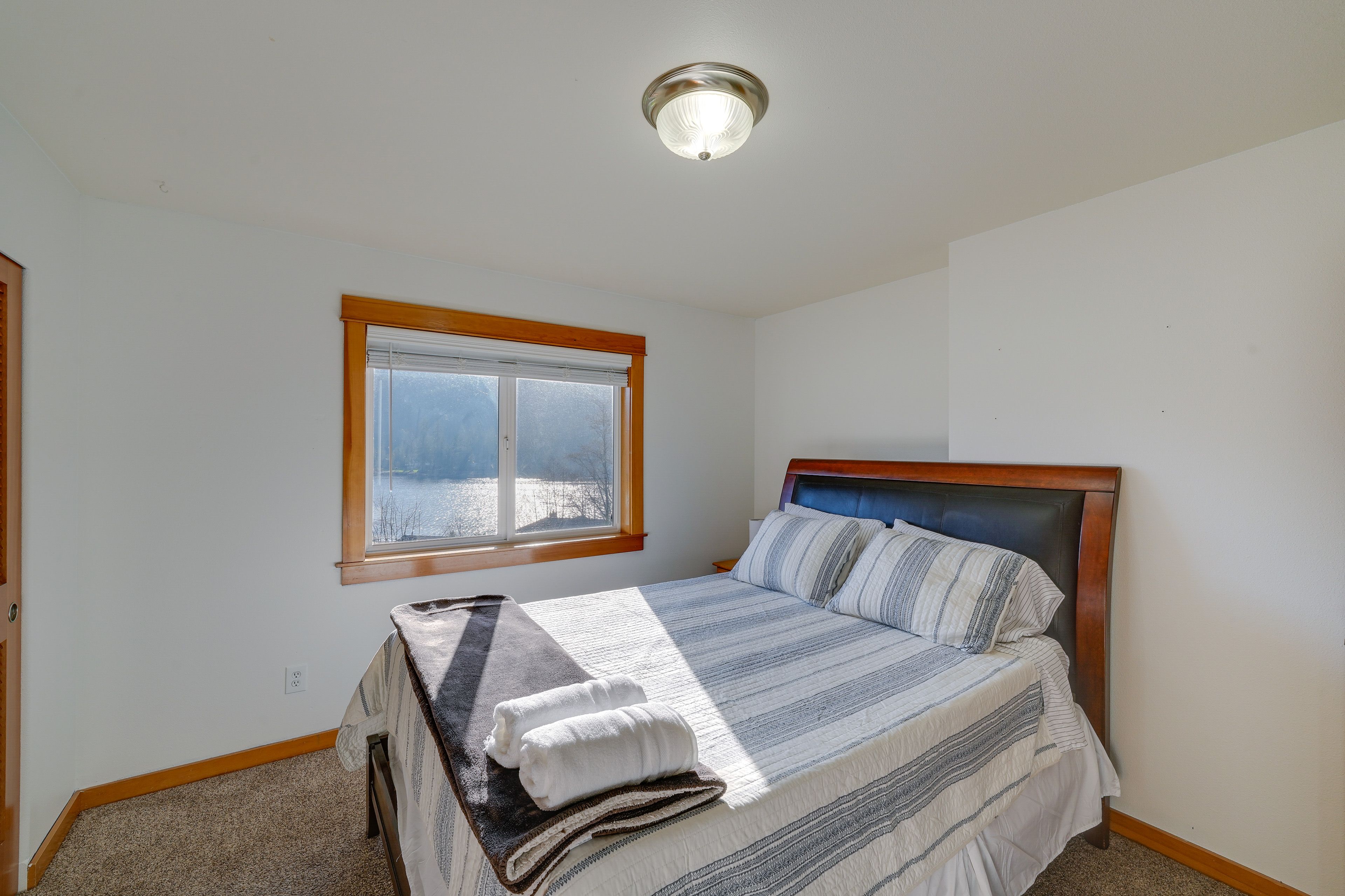 Bedroom 2 | 2nd Floor | Queen Bed