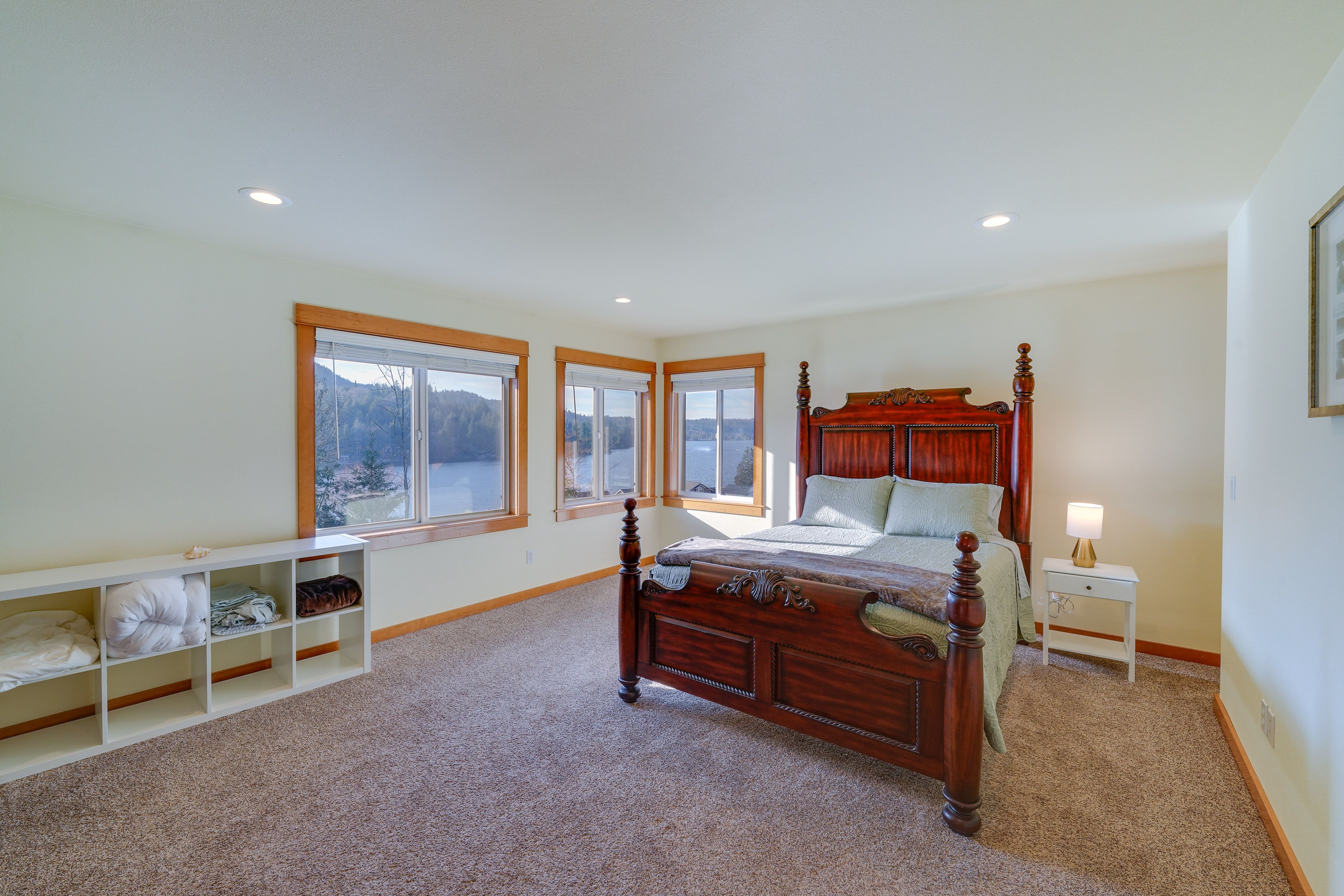 Bedroom 1 | 2nd Floor | Queen Bed | En-Suite Bathroom