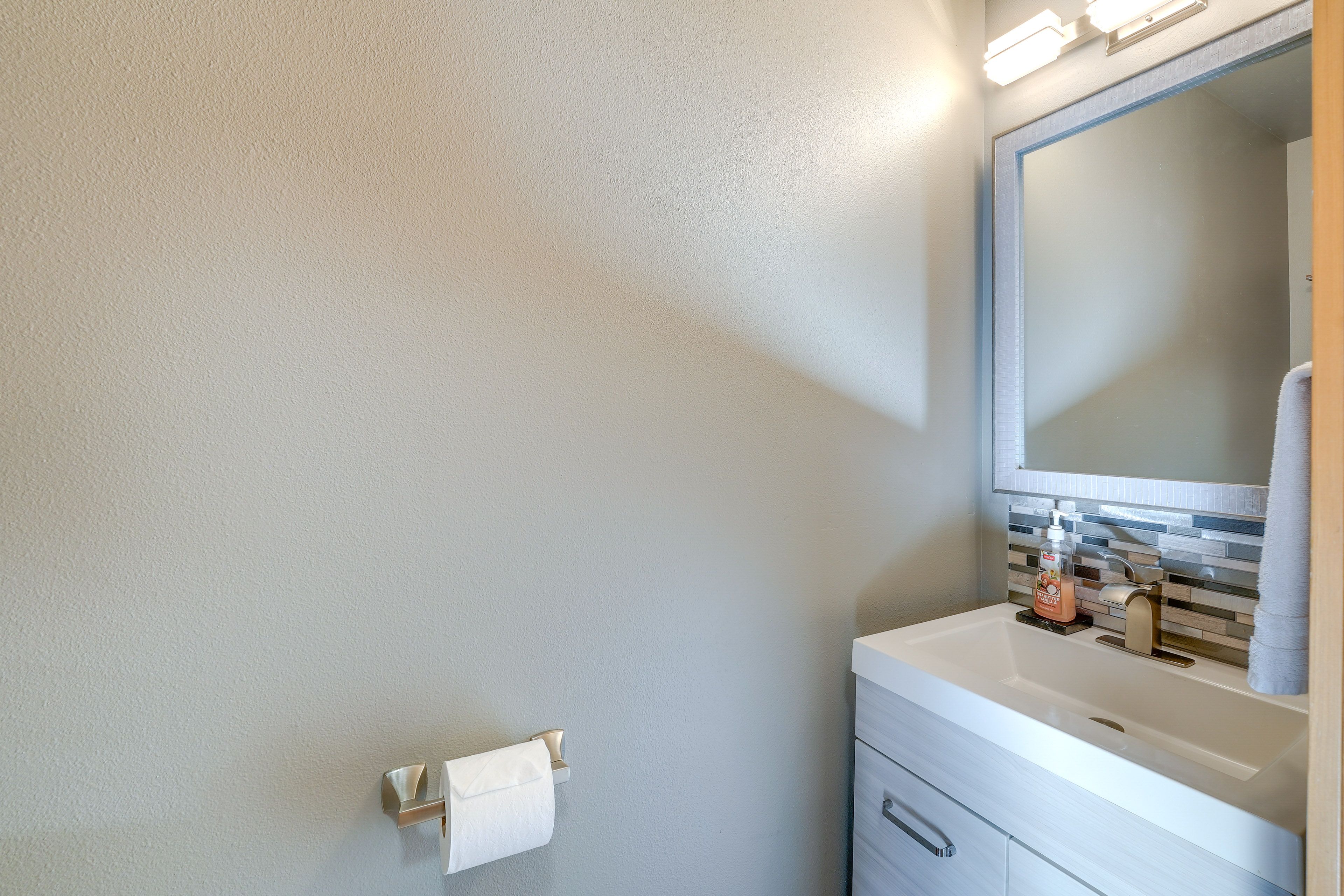 Half Bathroom | 1st Floor