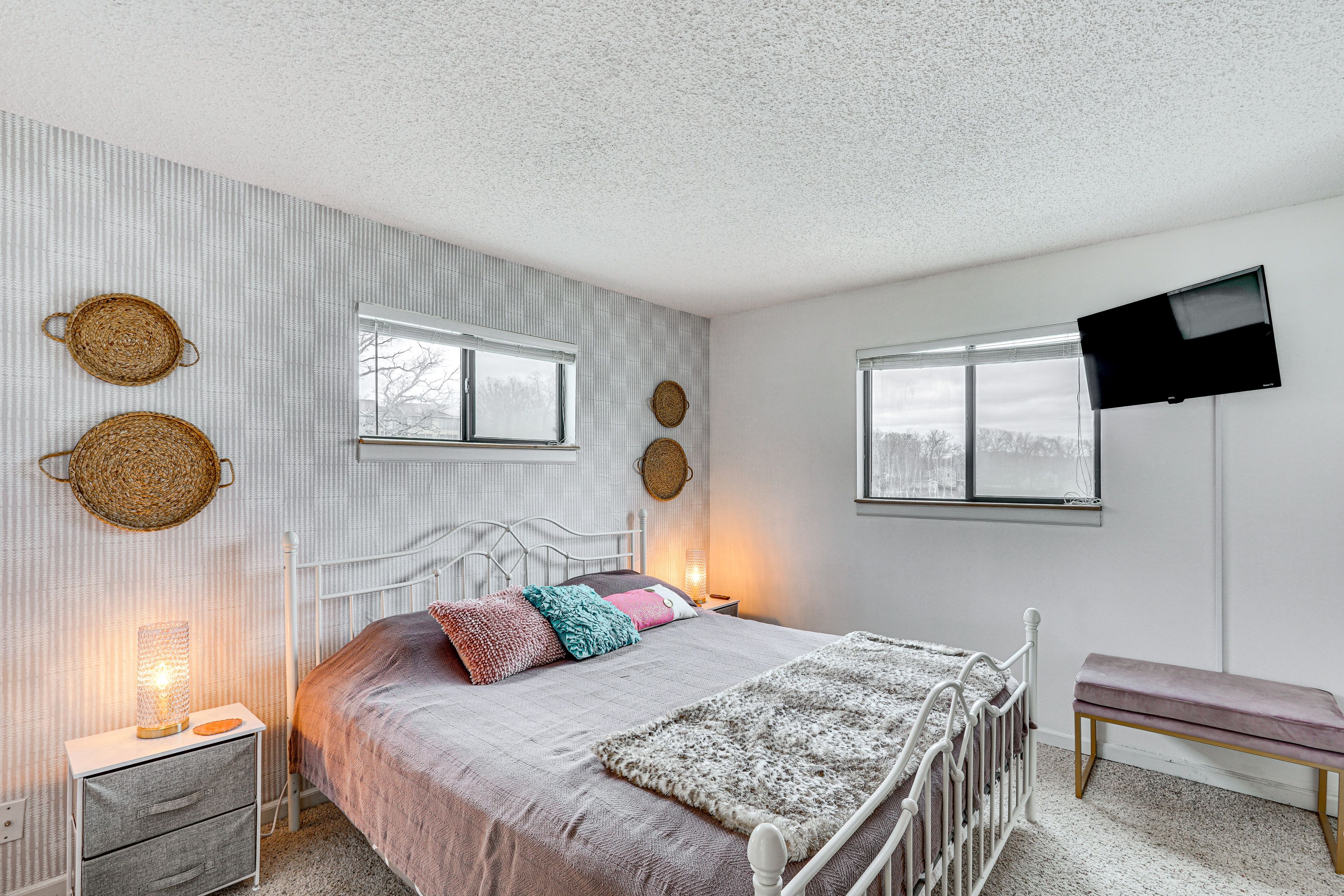 Bedroom Suite | King Bed | Access to Balcony