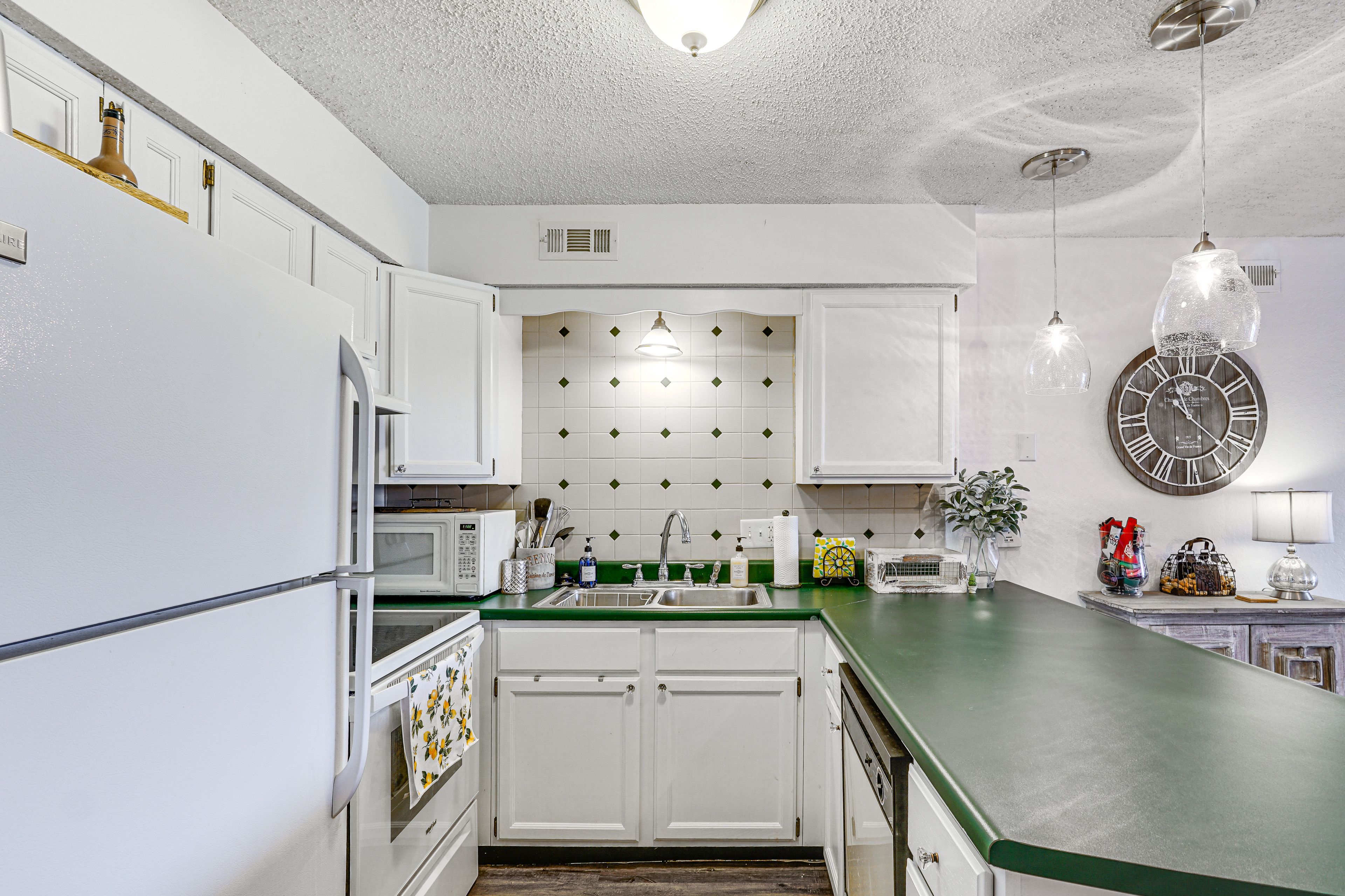 Kitchen | Keurig/Drip Coffee Maker | Dishwasher