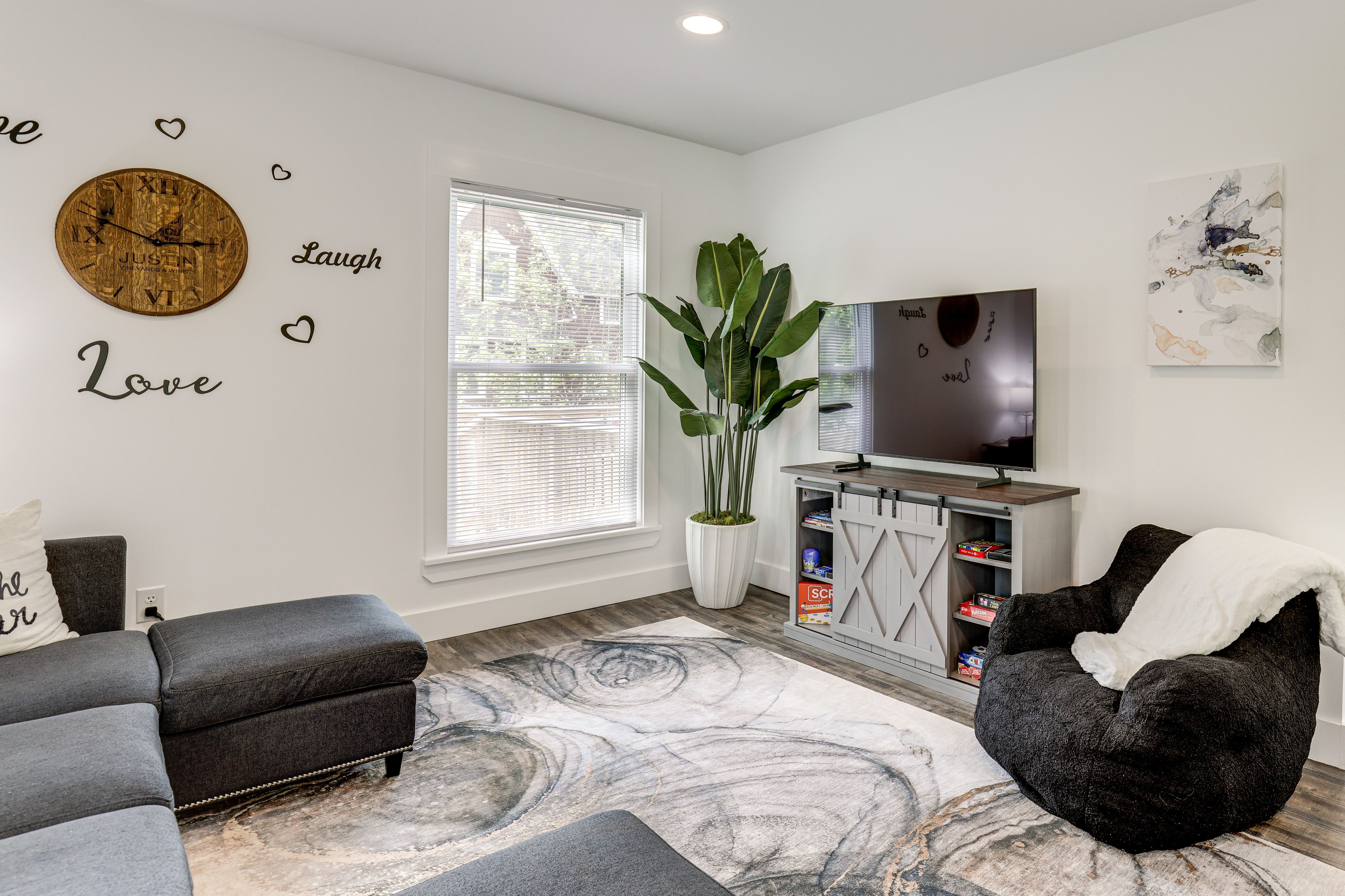 Living Area | Smart TV | Board Games | 1st Floor