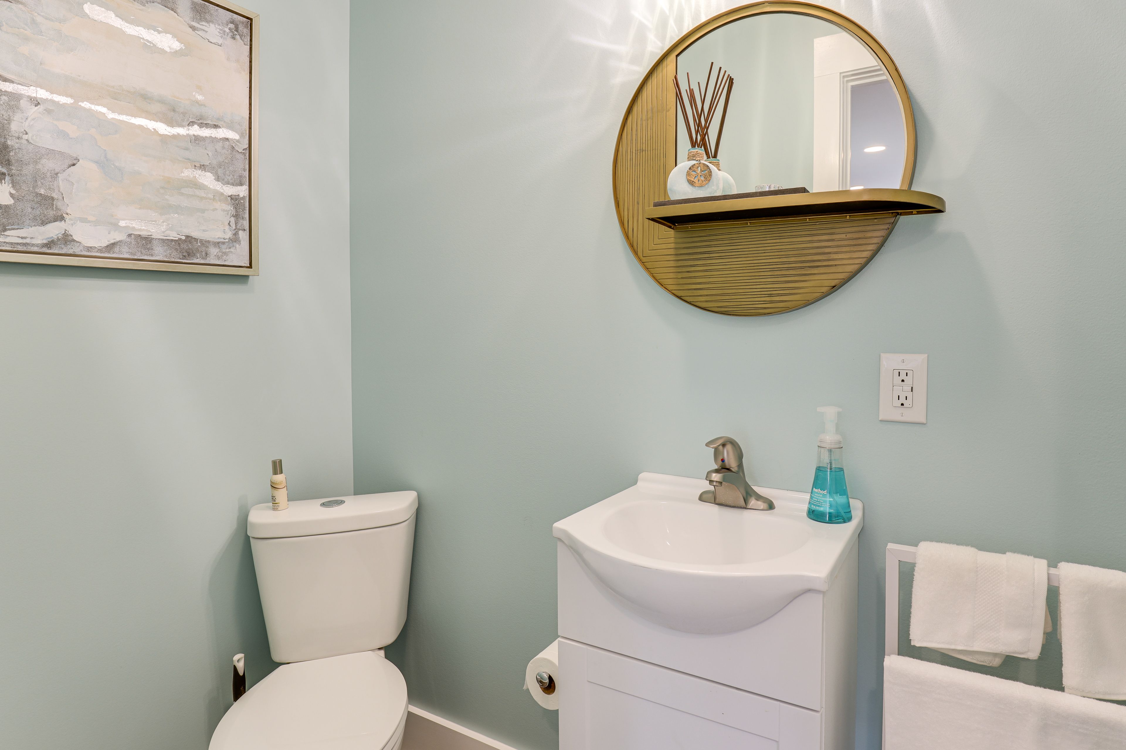 Half Bathroom | 1st Floor