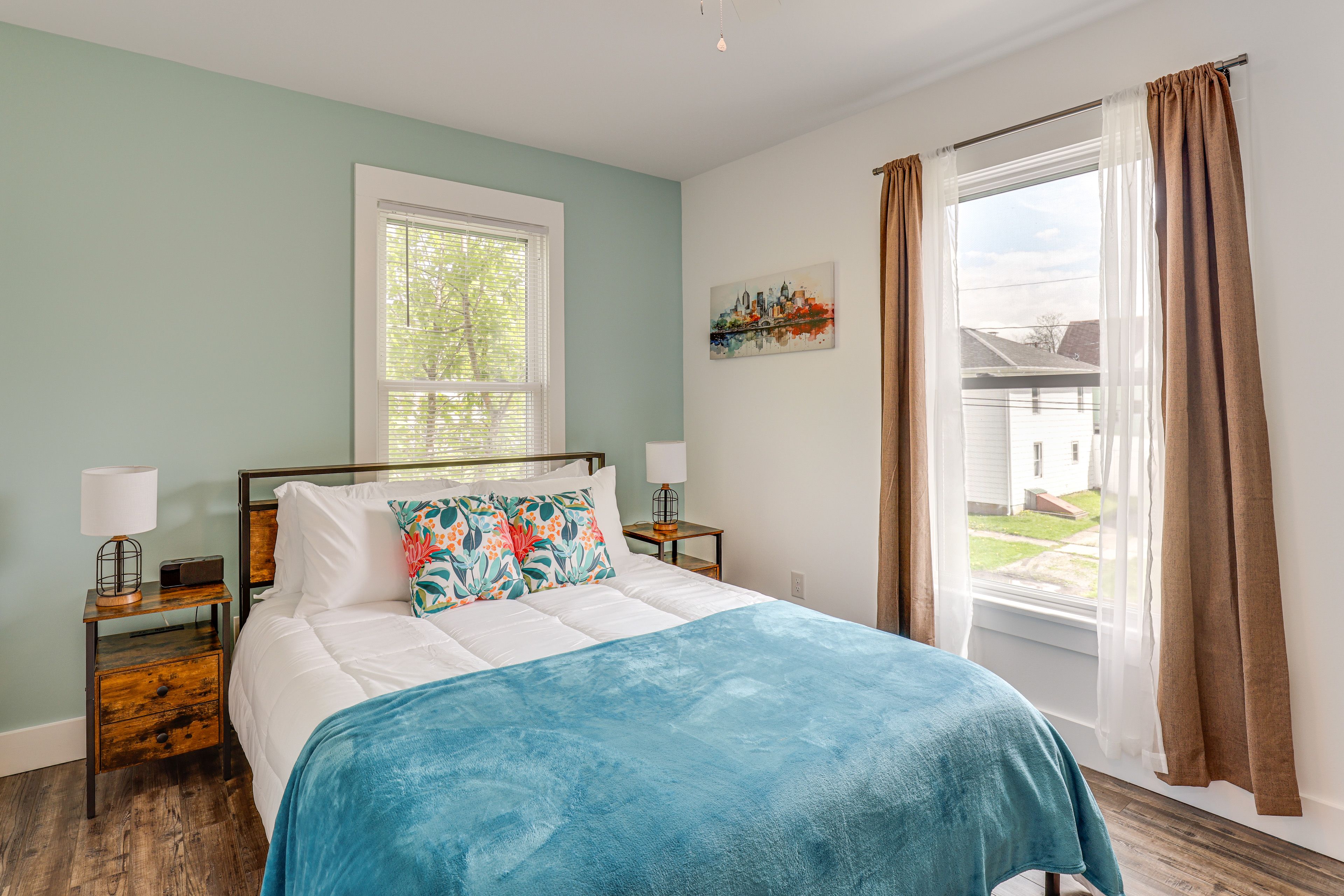 Bedroom 2 | Queen Bed | Smart TV | 2nd Floor