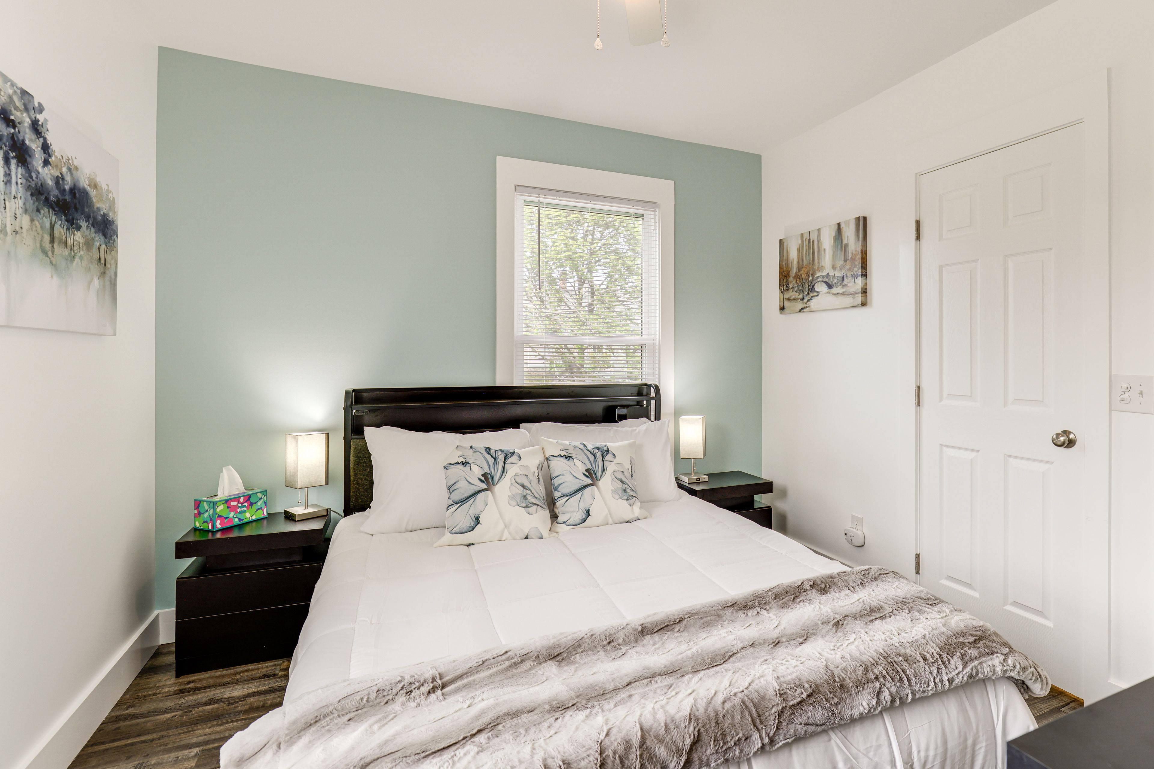 Bedroom 1 | Queen Bed | Smart TV | 2nd Floor