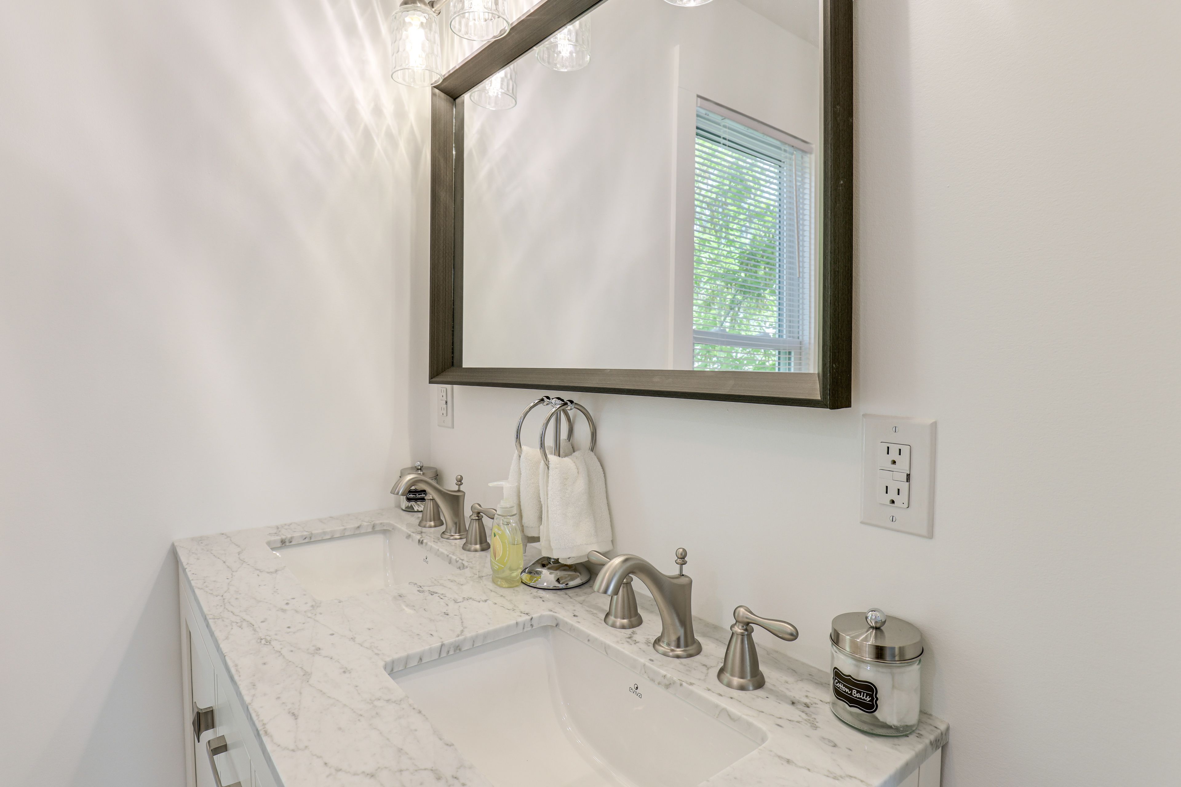 Full Bathroom | 2nd Floor