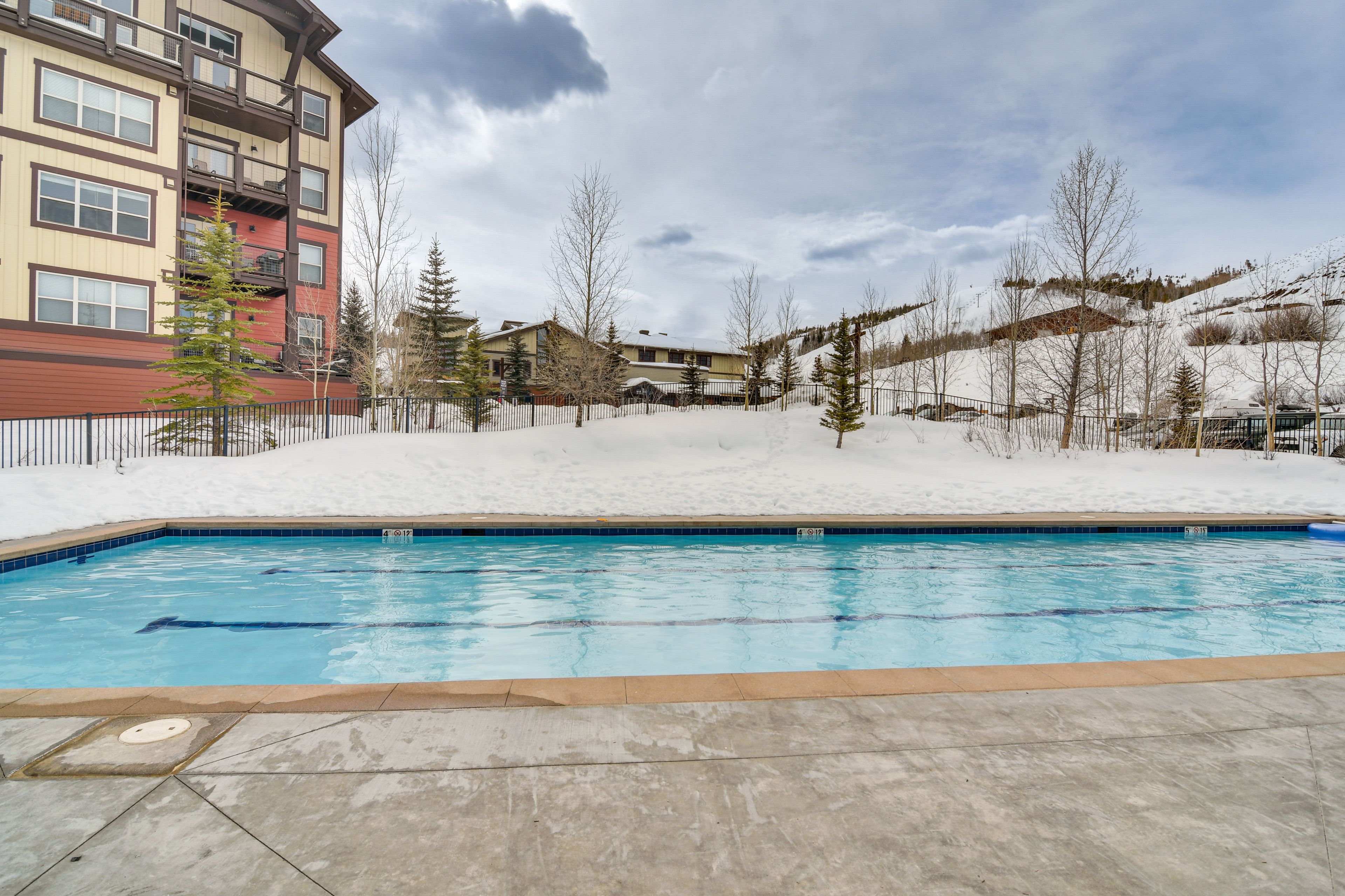 Community Amenities | Outdoor Pool | Hot Tub | Fitness Center