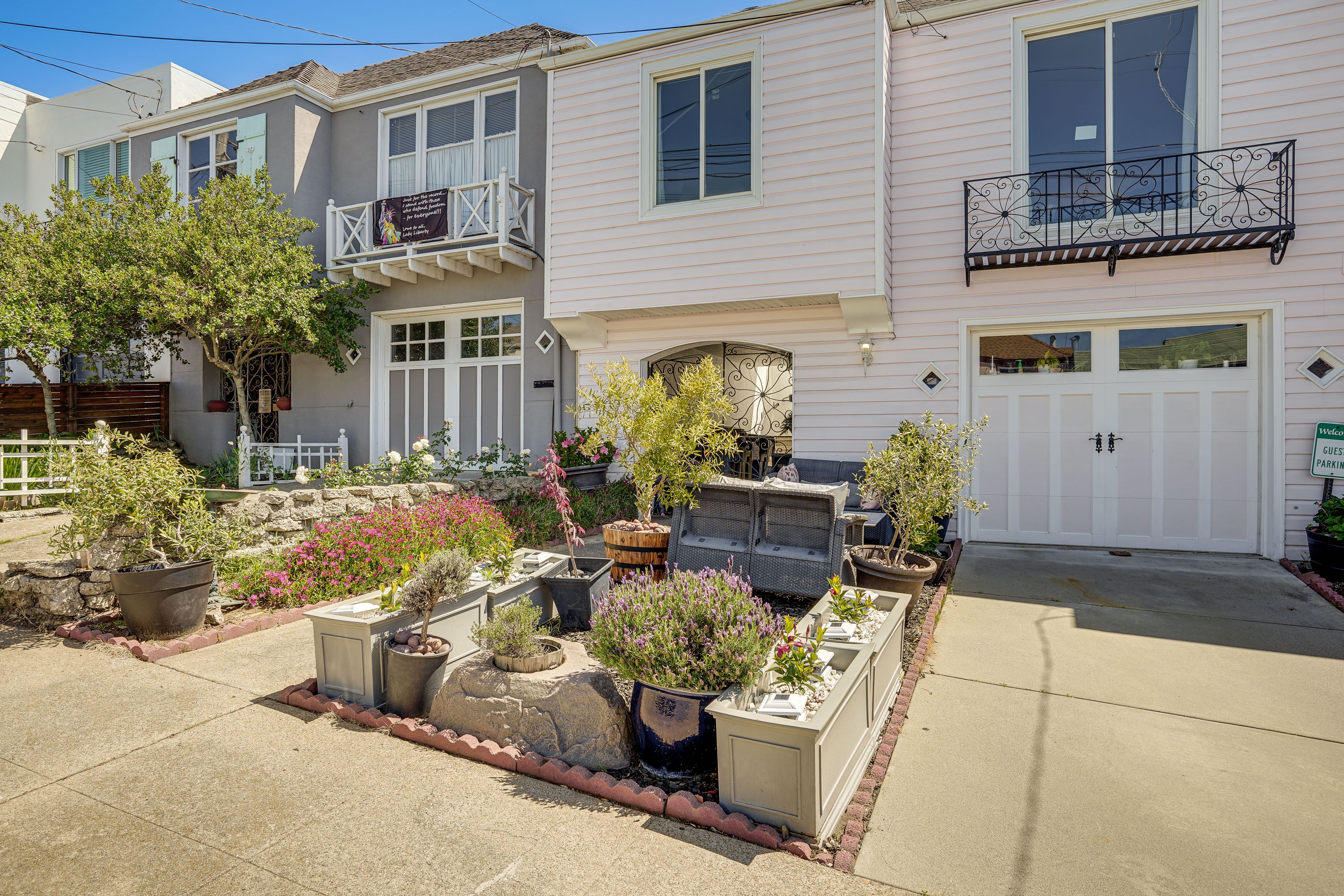 Apartment Exterior | Single-Story Unit on 2nd Floor