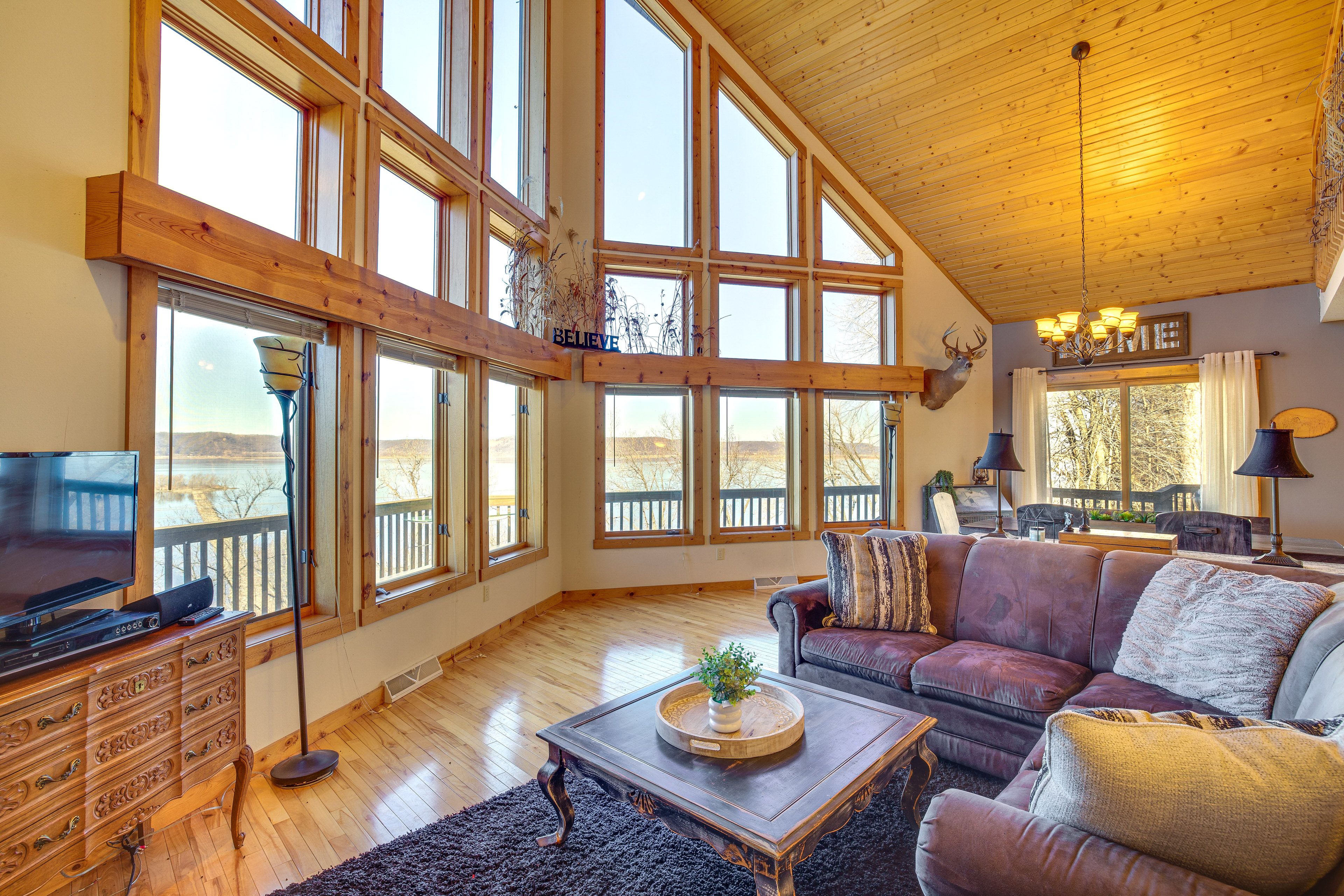 Flat-Screen TV w/ DirecTV | Fireplace