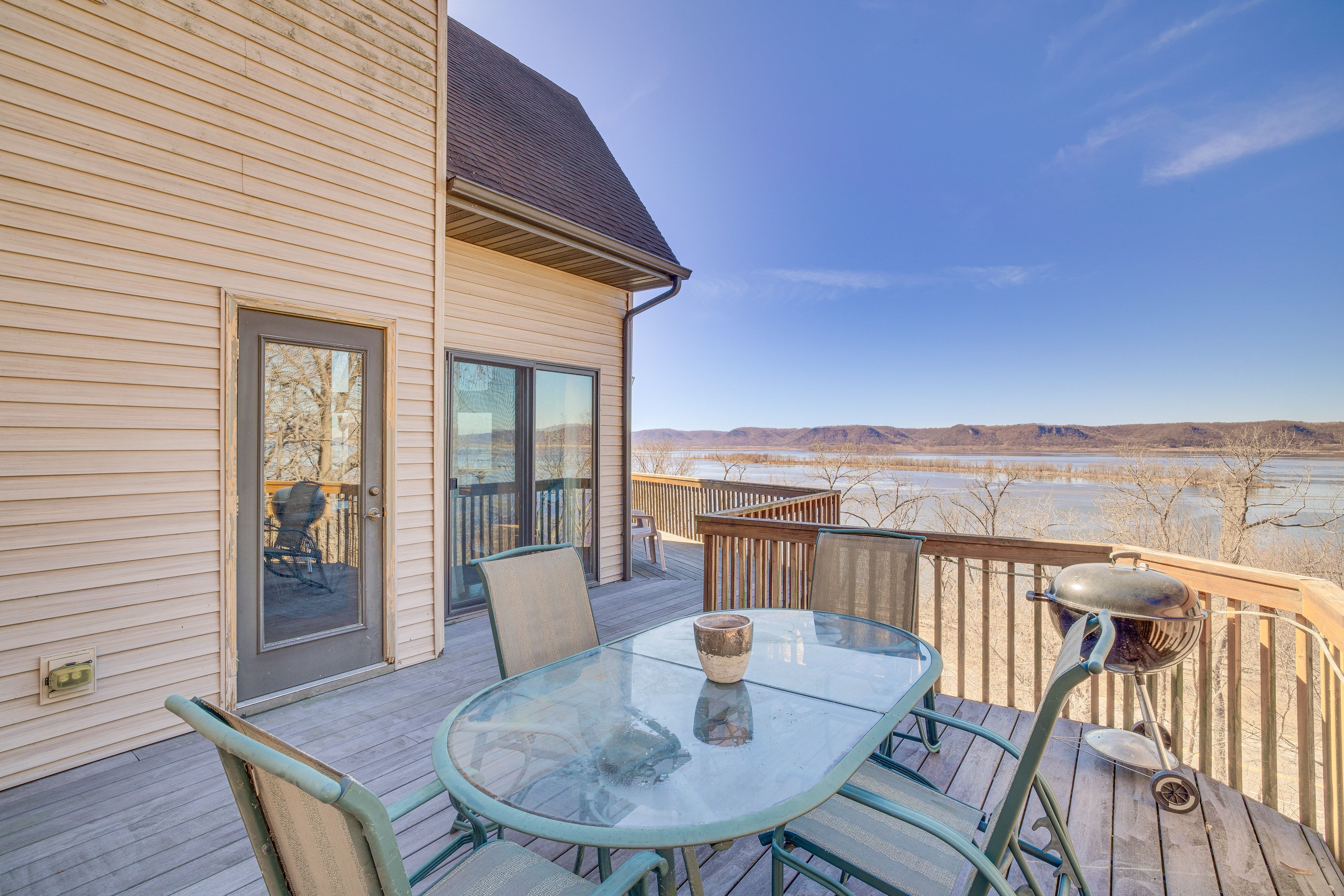 Deck | Mississippi River View | Outdoor Dining Area | Charcoal Grill
