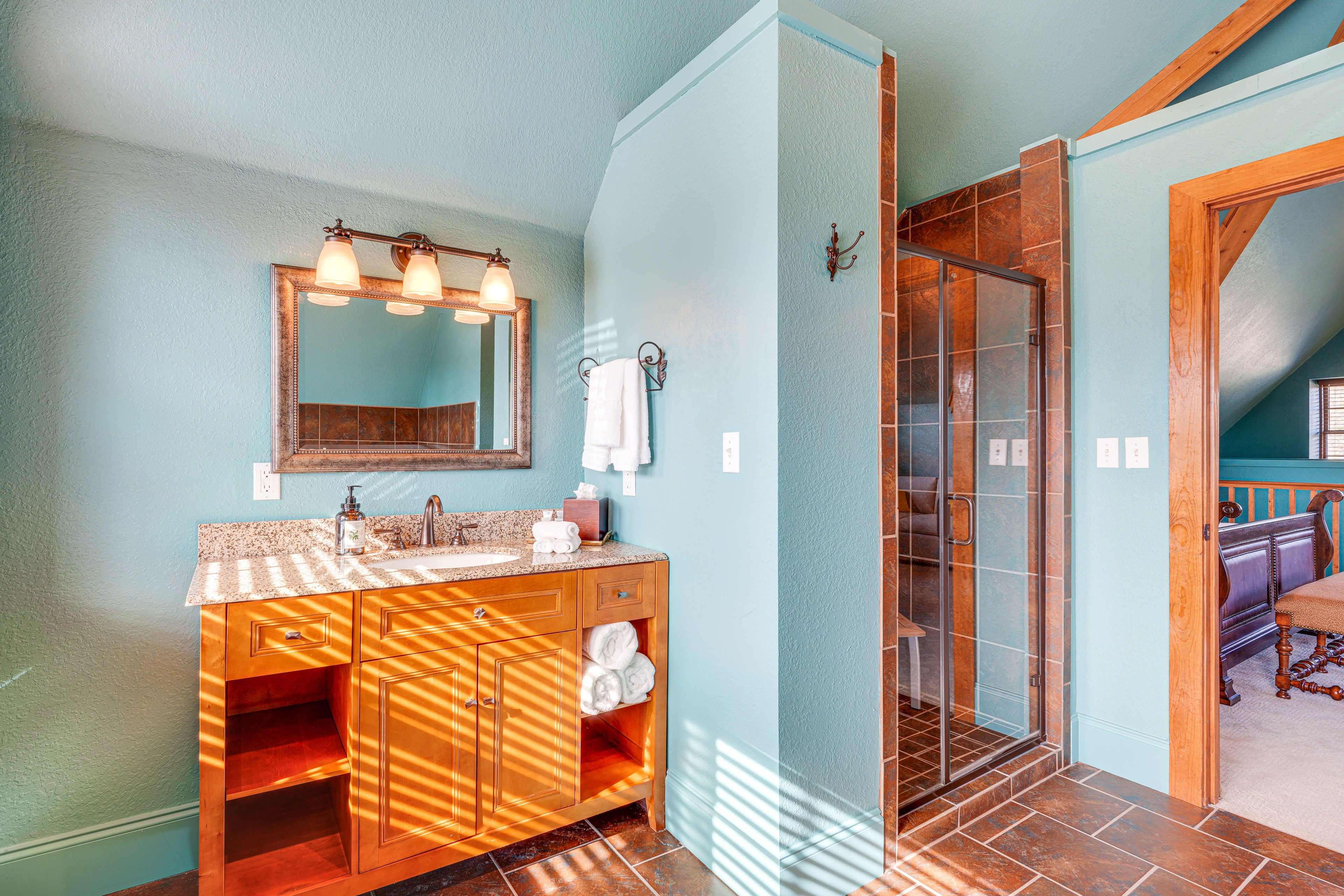 En-Suite Bathroom | 2nd Floor