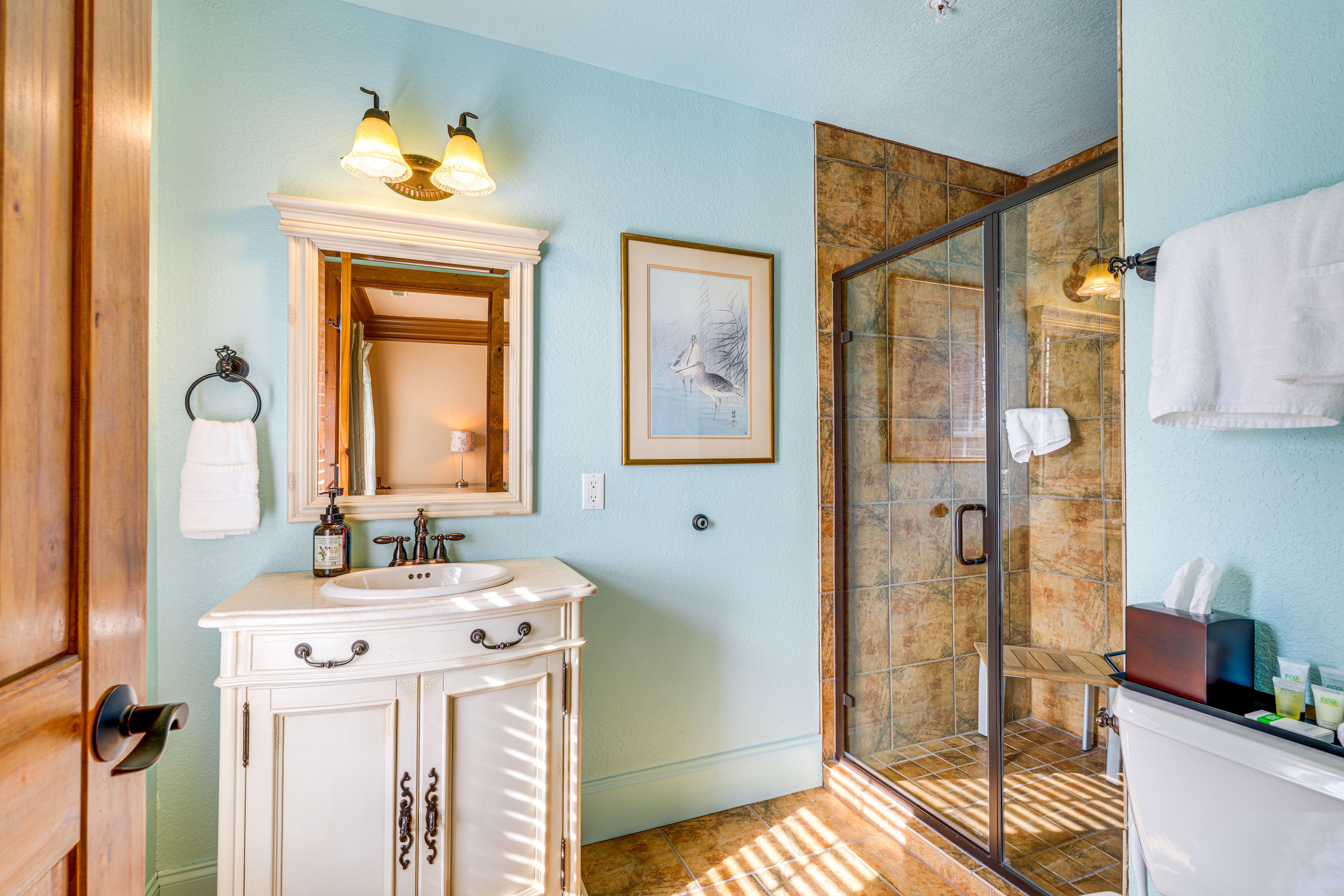 En-Suite Bathroom | 2nd Floor