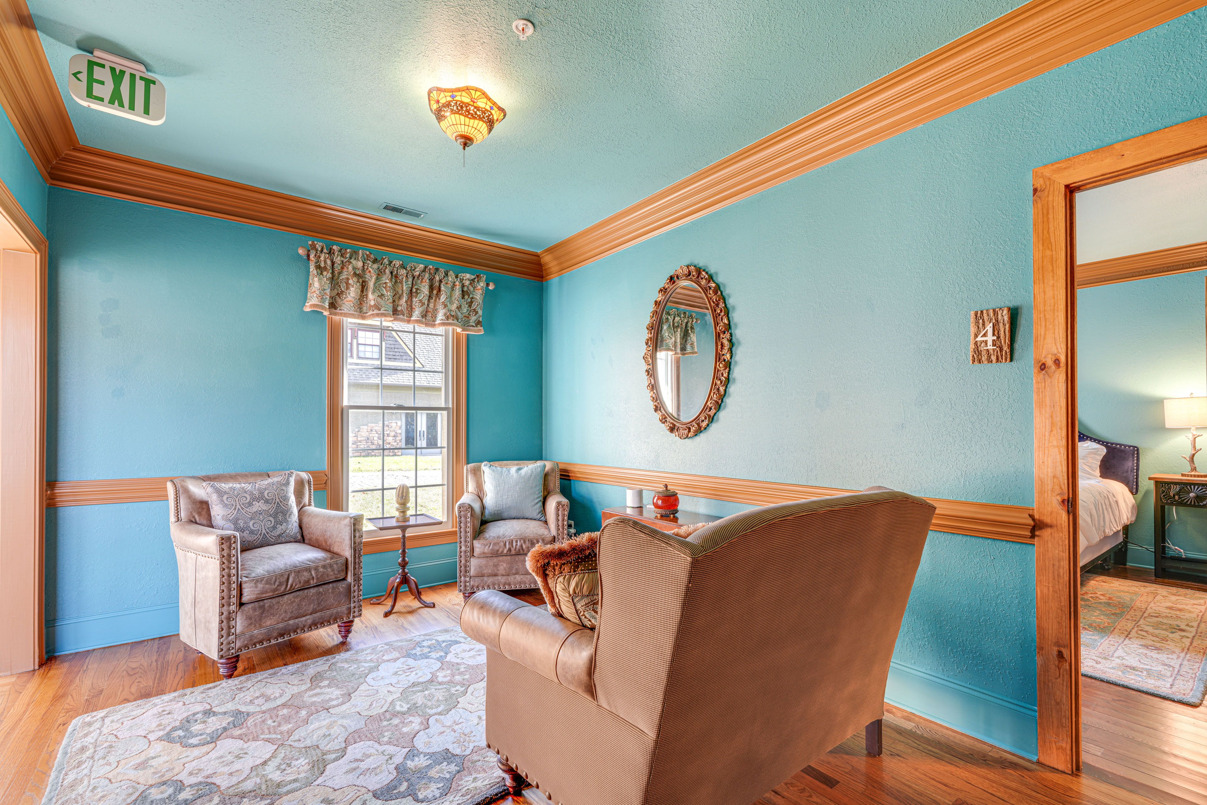 Sitting Area | 1st Floor