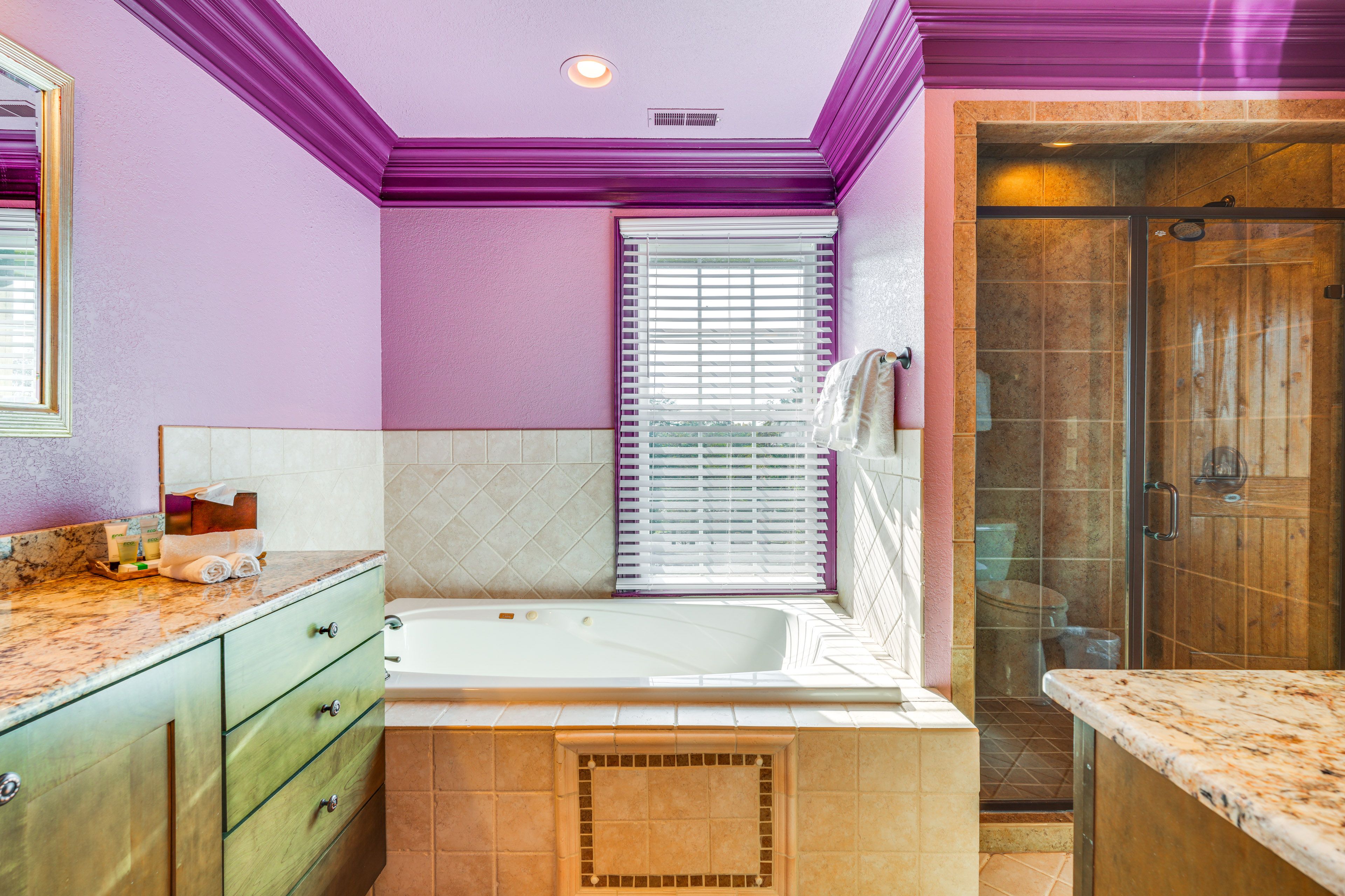 En-Suite Bathroom | 2nd Floor | Jetted Tub