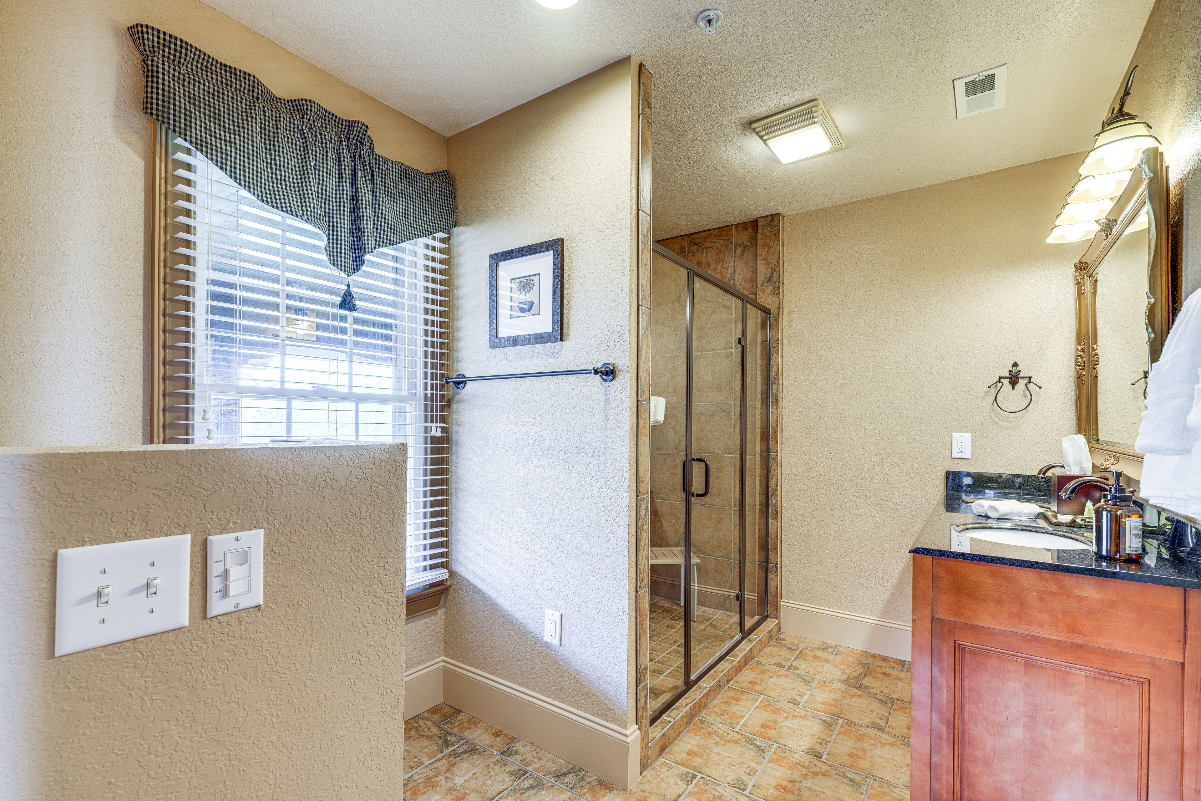 En-Suite Bathroom | 2nd Floor