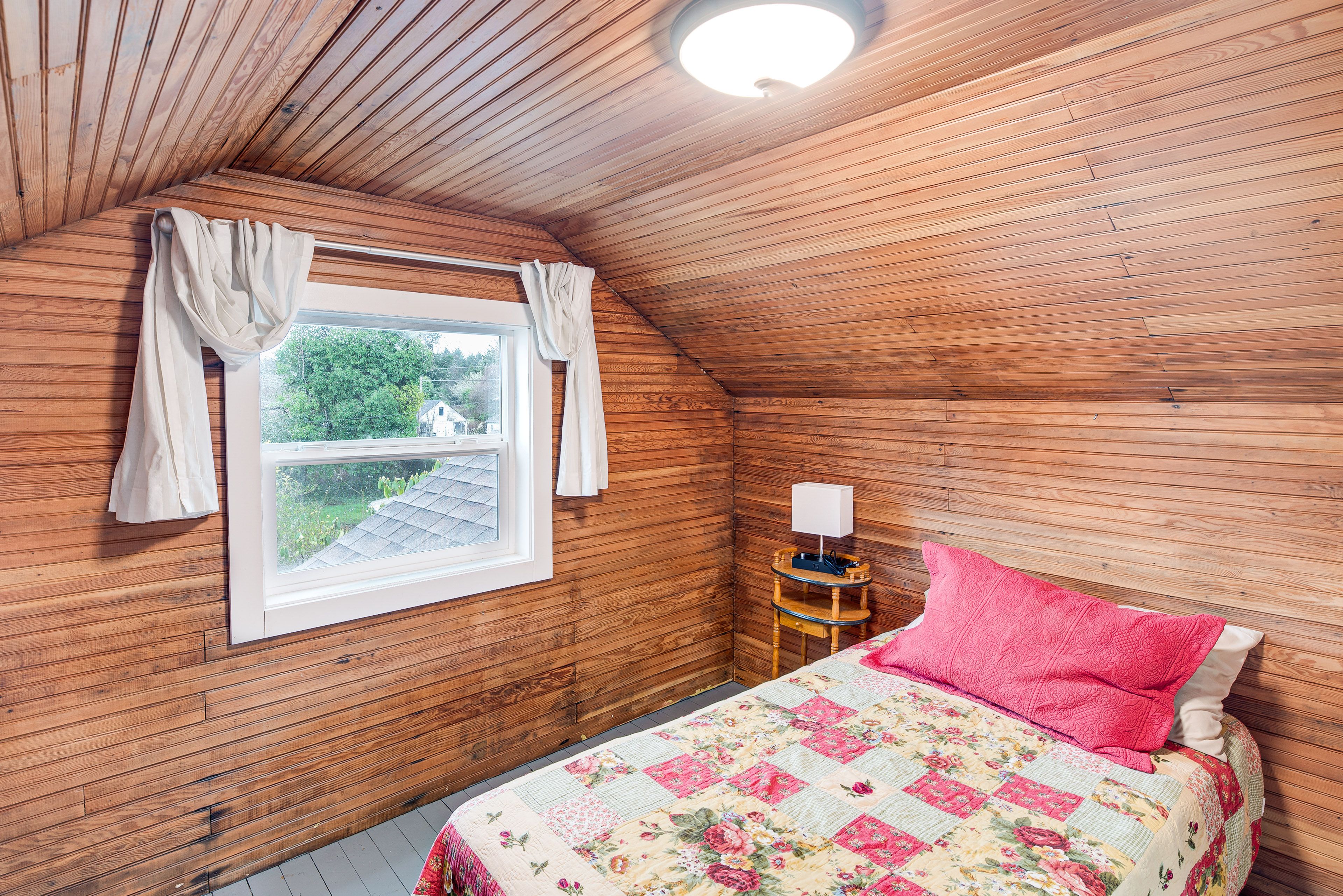Bedroom 3 | Twin Bed | 2nd Floor