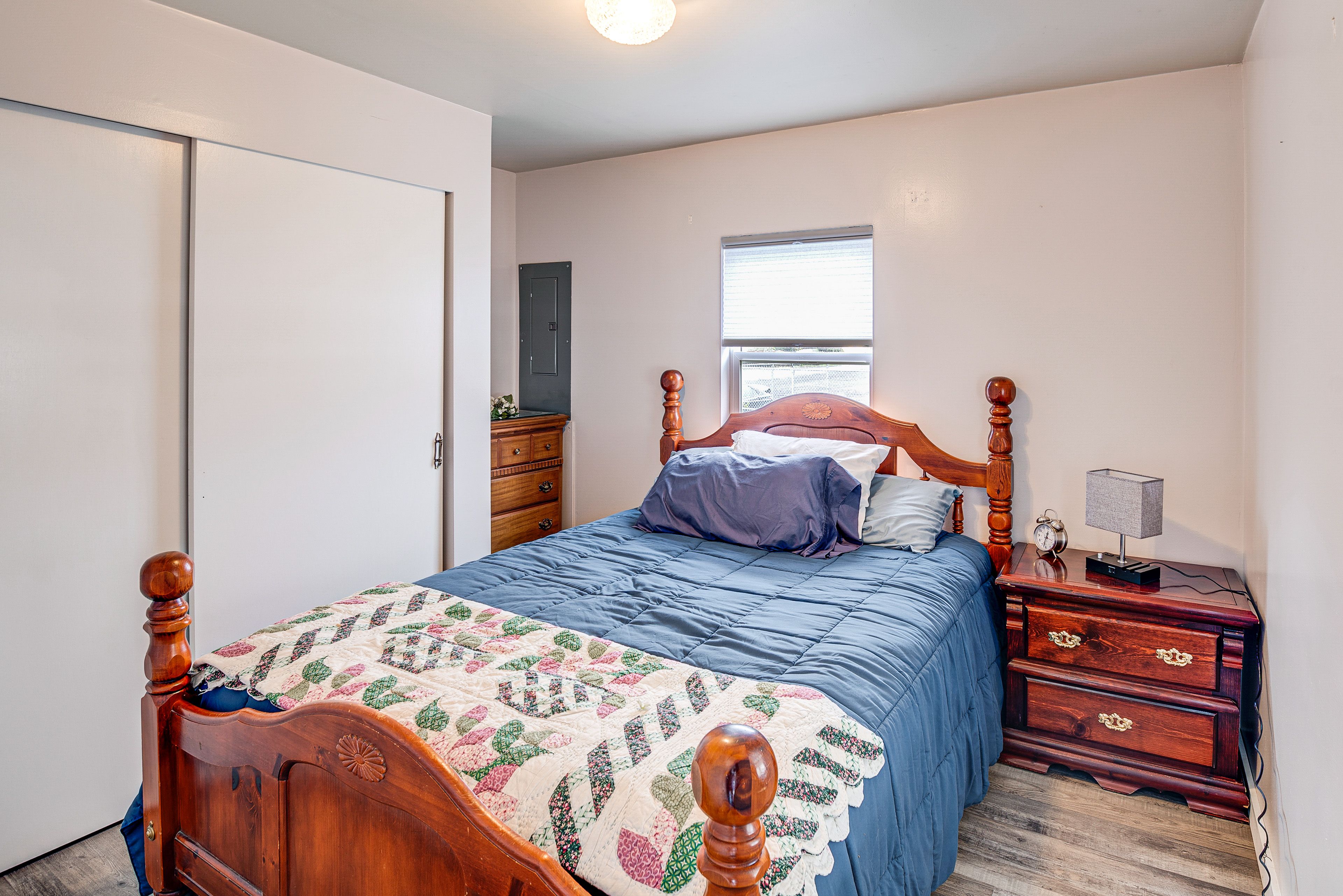 Bedroom 1 | Queen Bed | Linens Provided | 1st Floor
