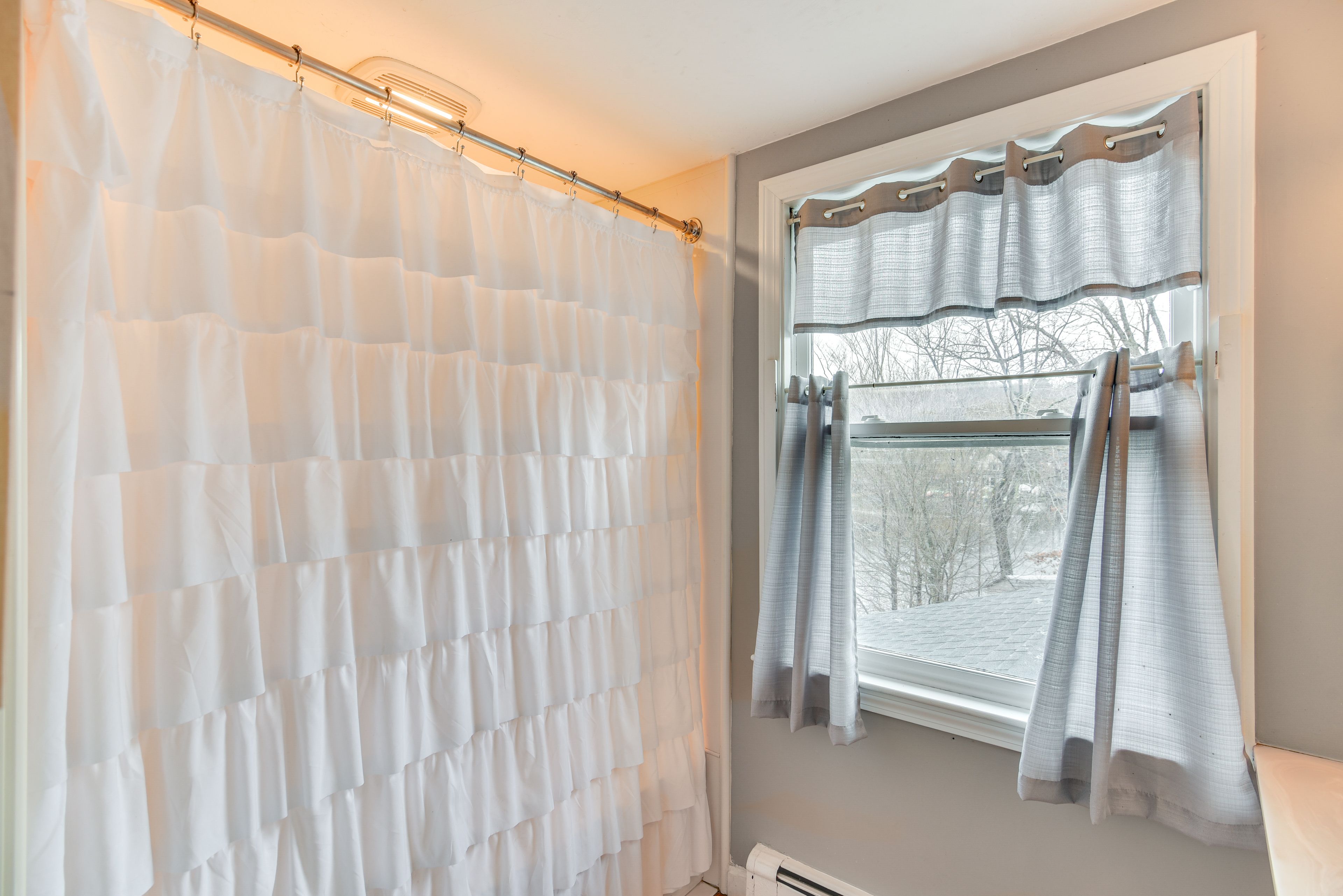 Bathroom | Complimentary Toiletries | 2nd Floor