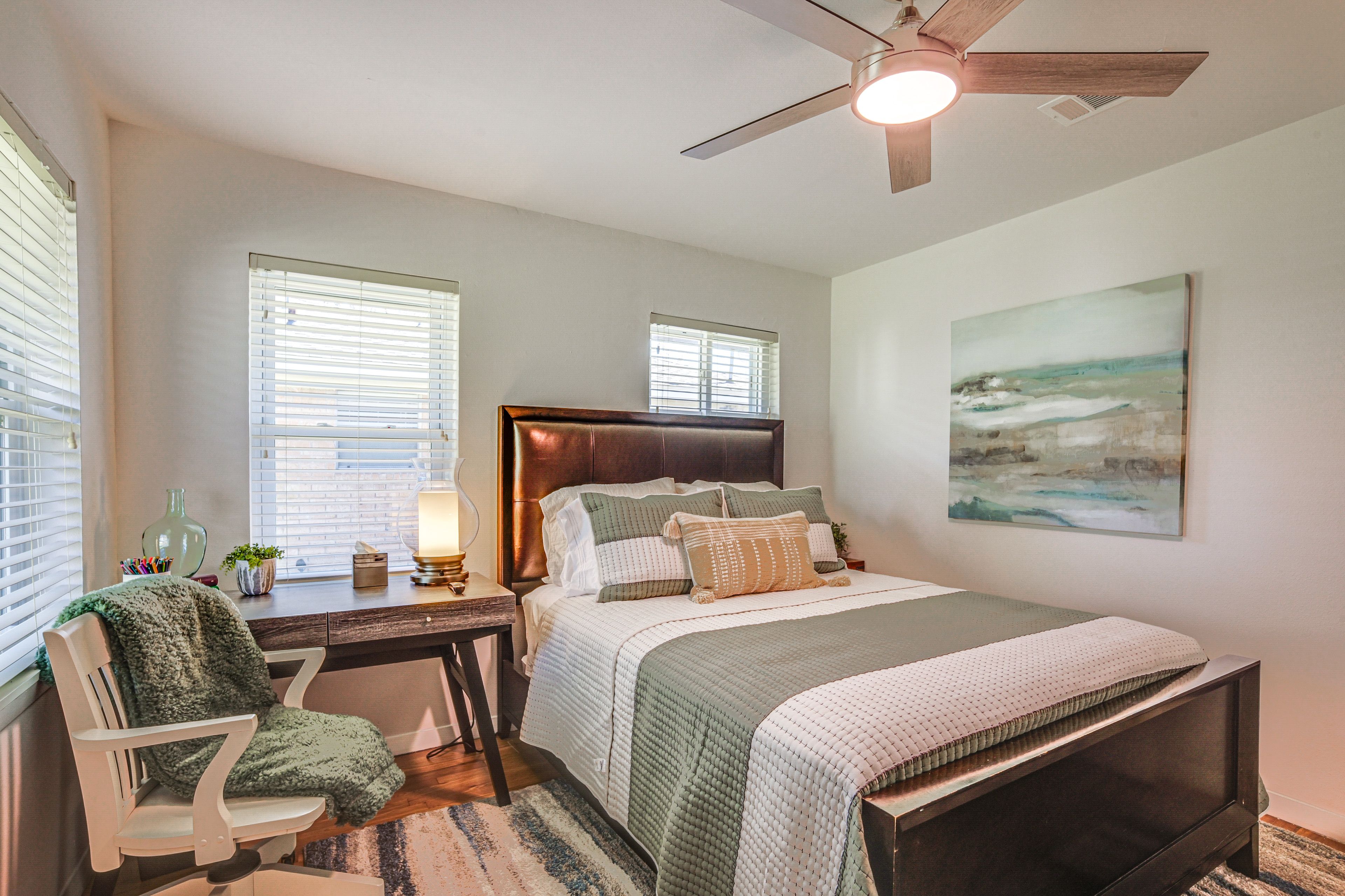 Bedroom 2 | Queen Bed | Smart TV | Desk Workspace