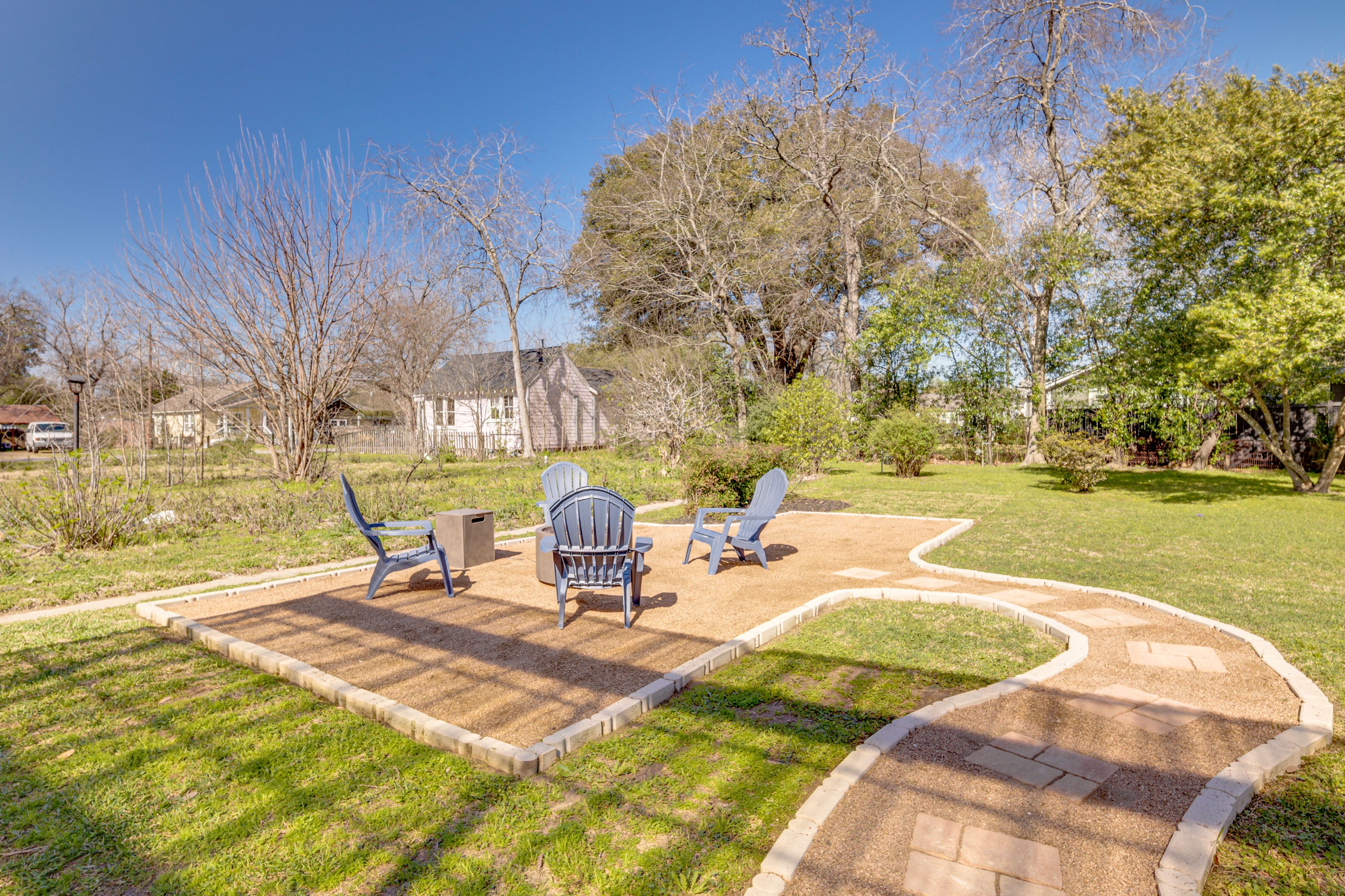 Private Yard | Fire Pit