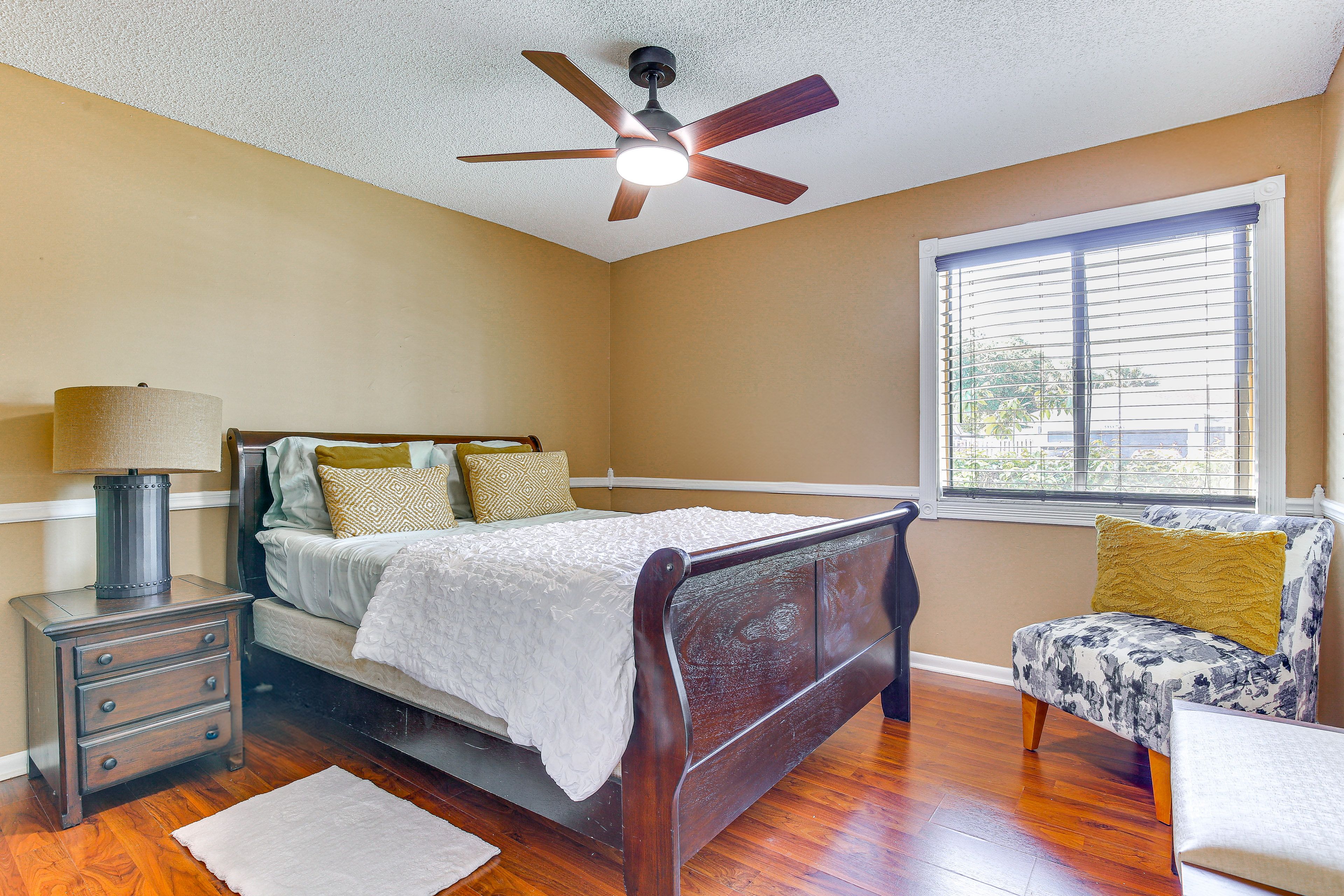 Bedroom 3 | Queen Bed