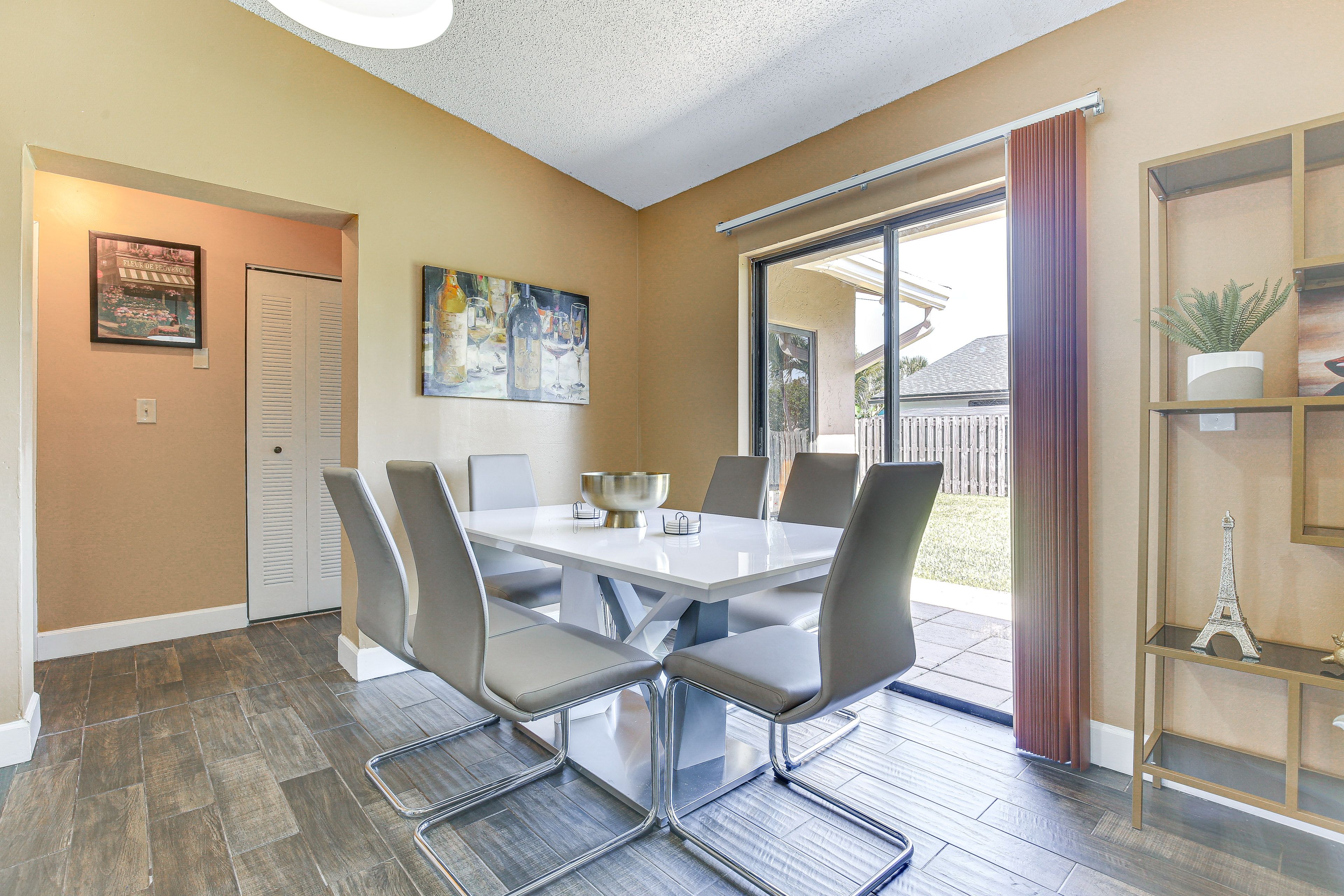 Dining Area | Dishware/Flatware